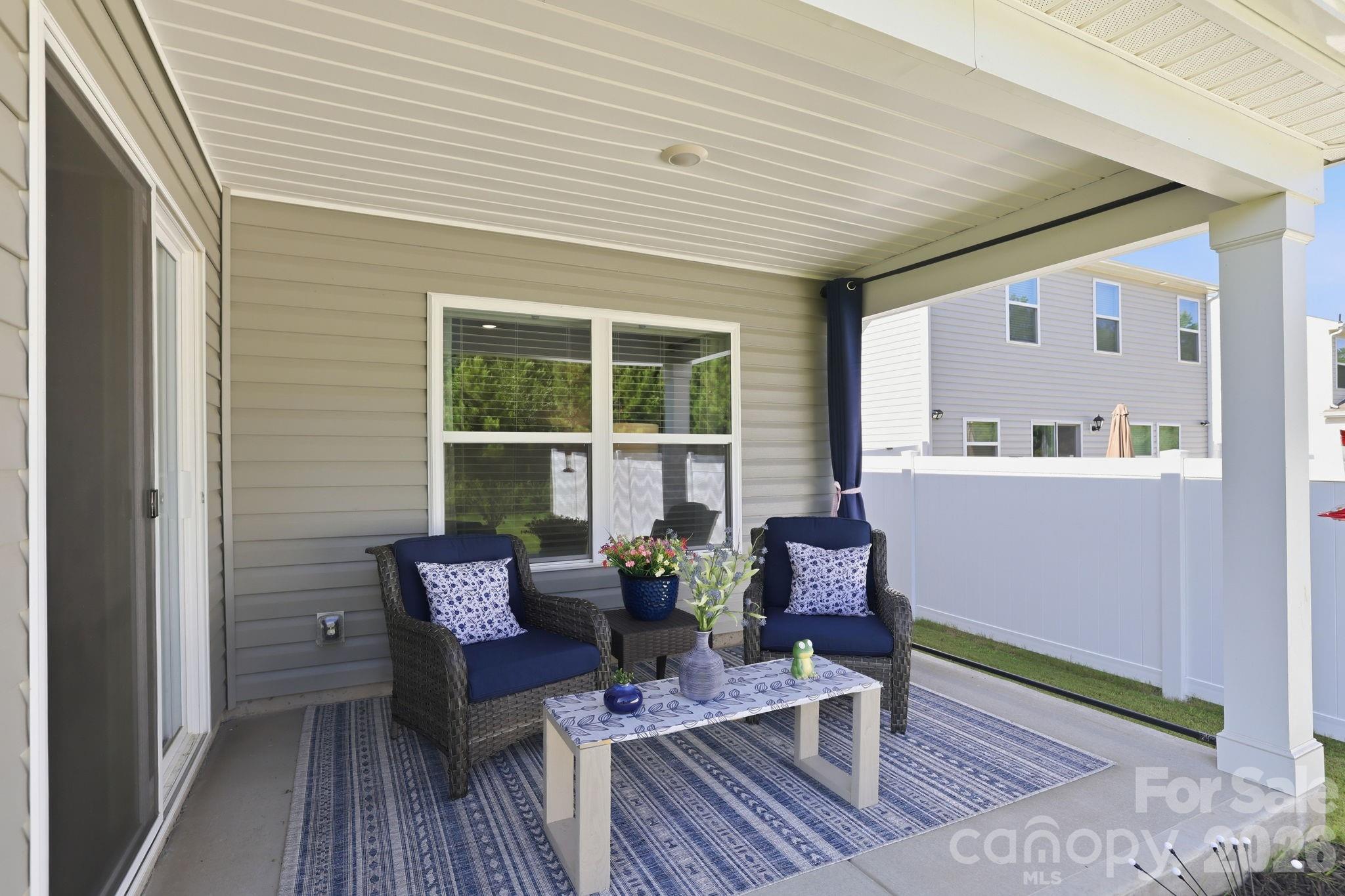 585 N Sparkleberry Street — Chester
