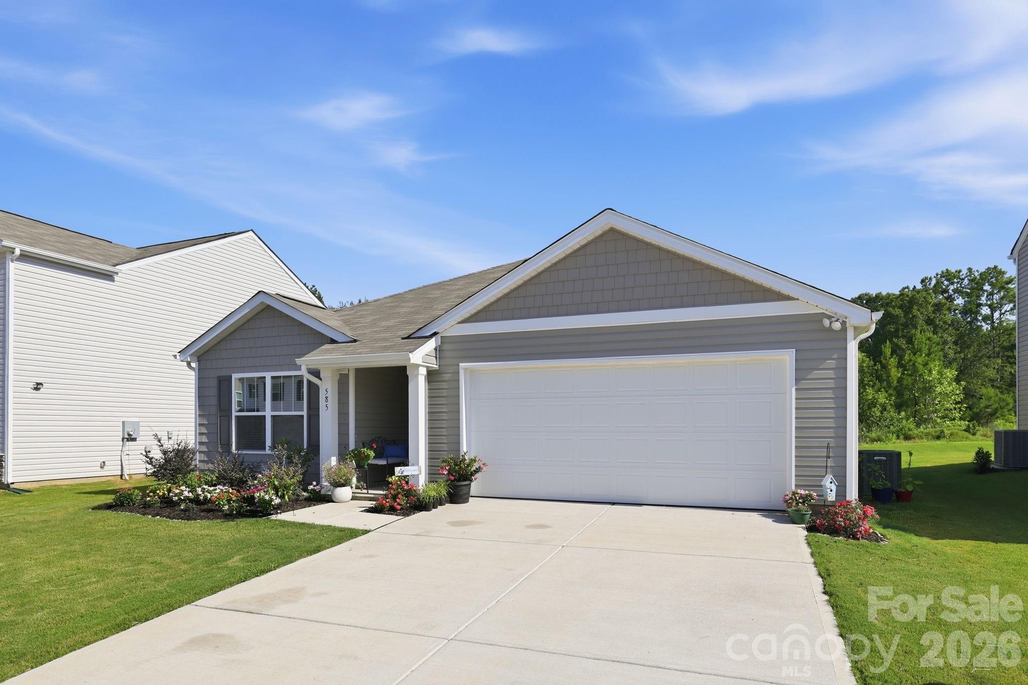 585 N Sparkleberry Street — Chester