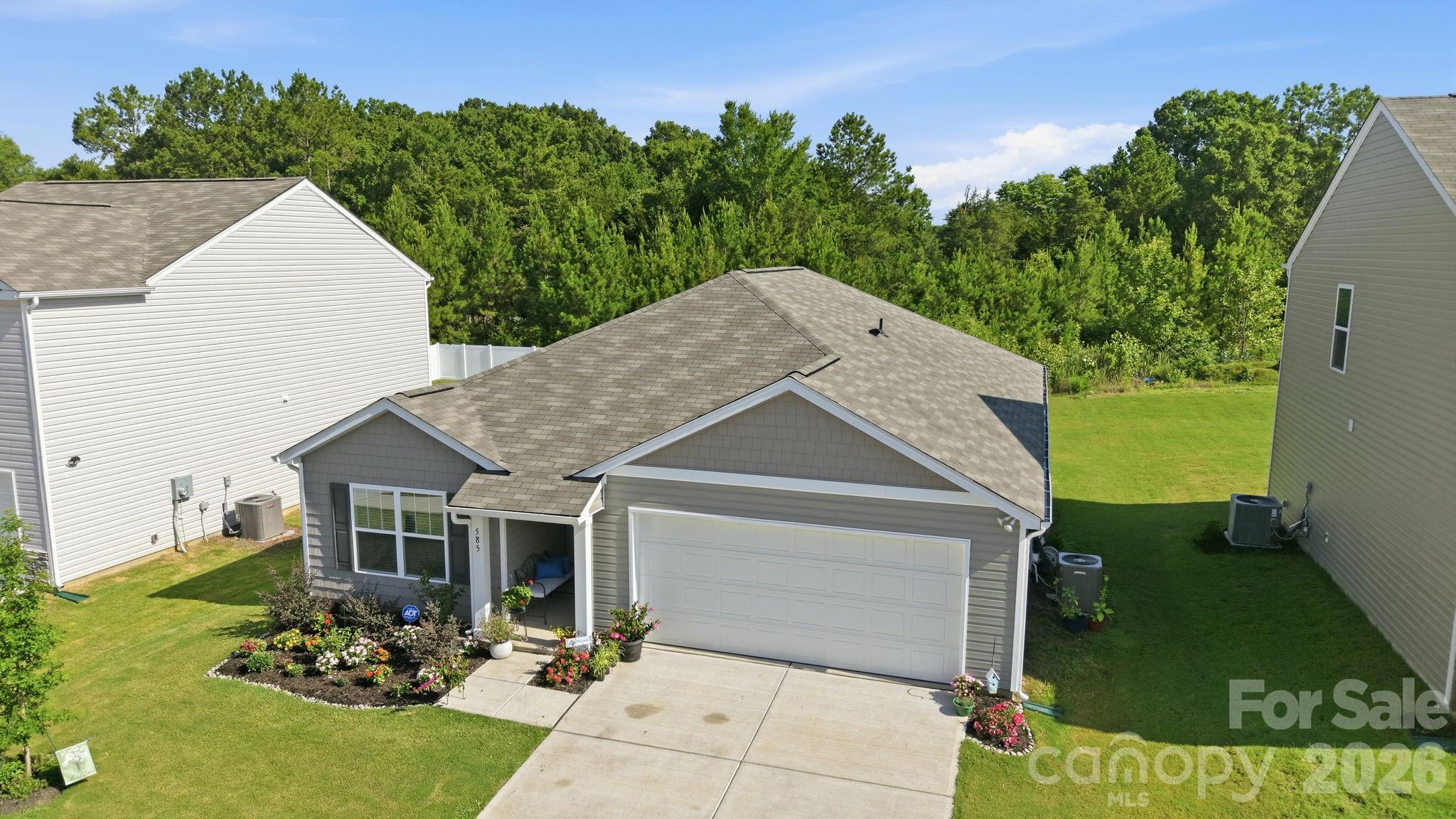 585 N Sparkleberry Street — Chester