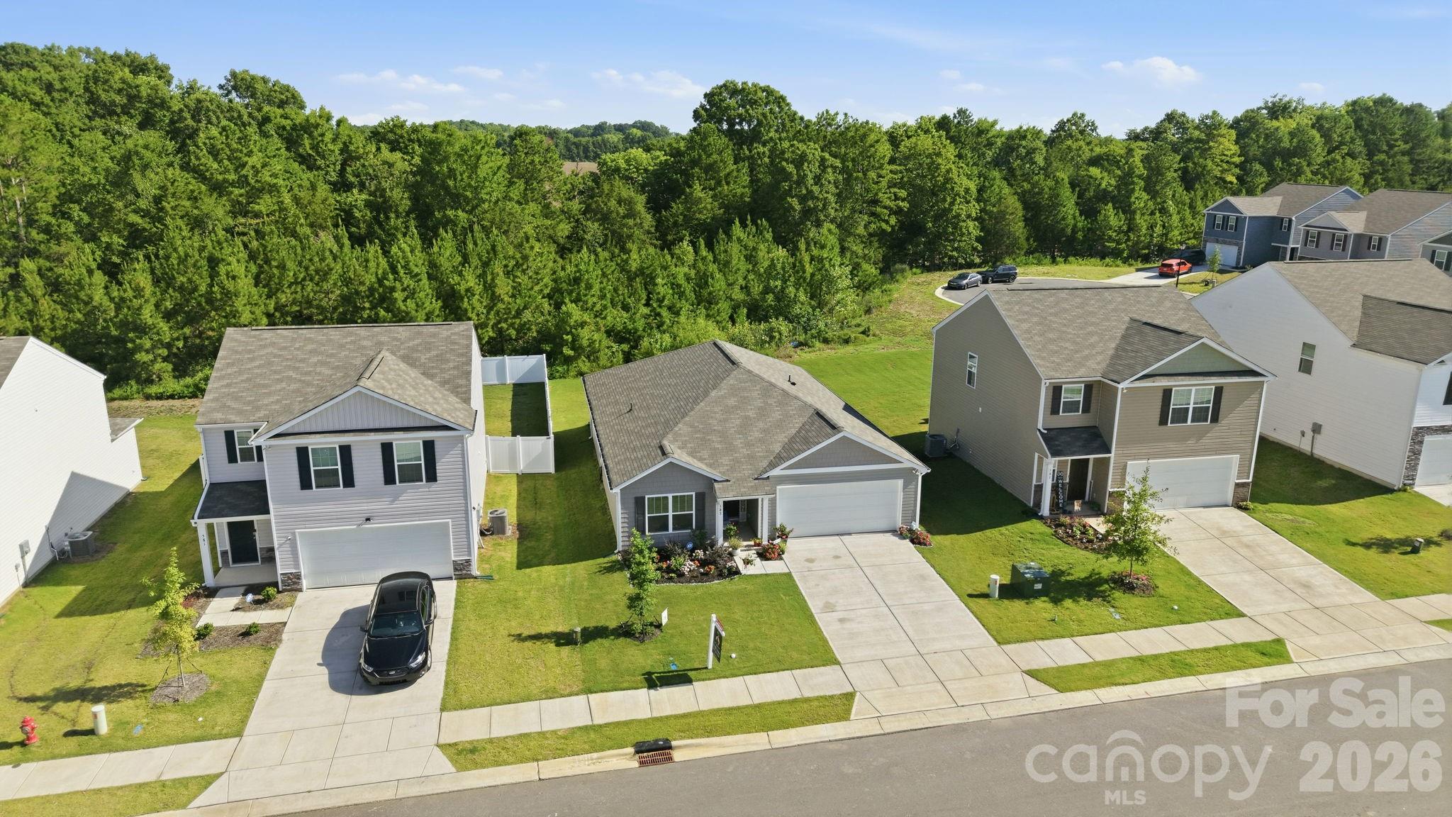 585 N Sparkleberry Street — Chester