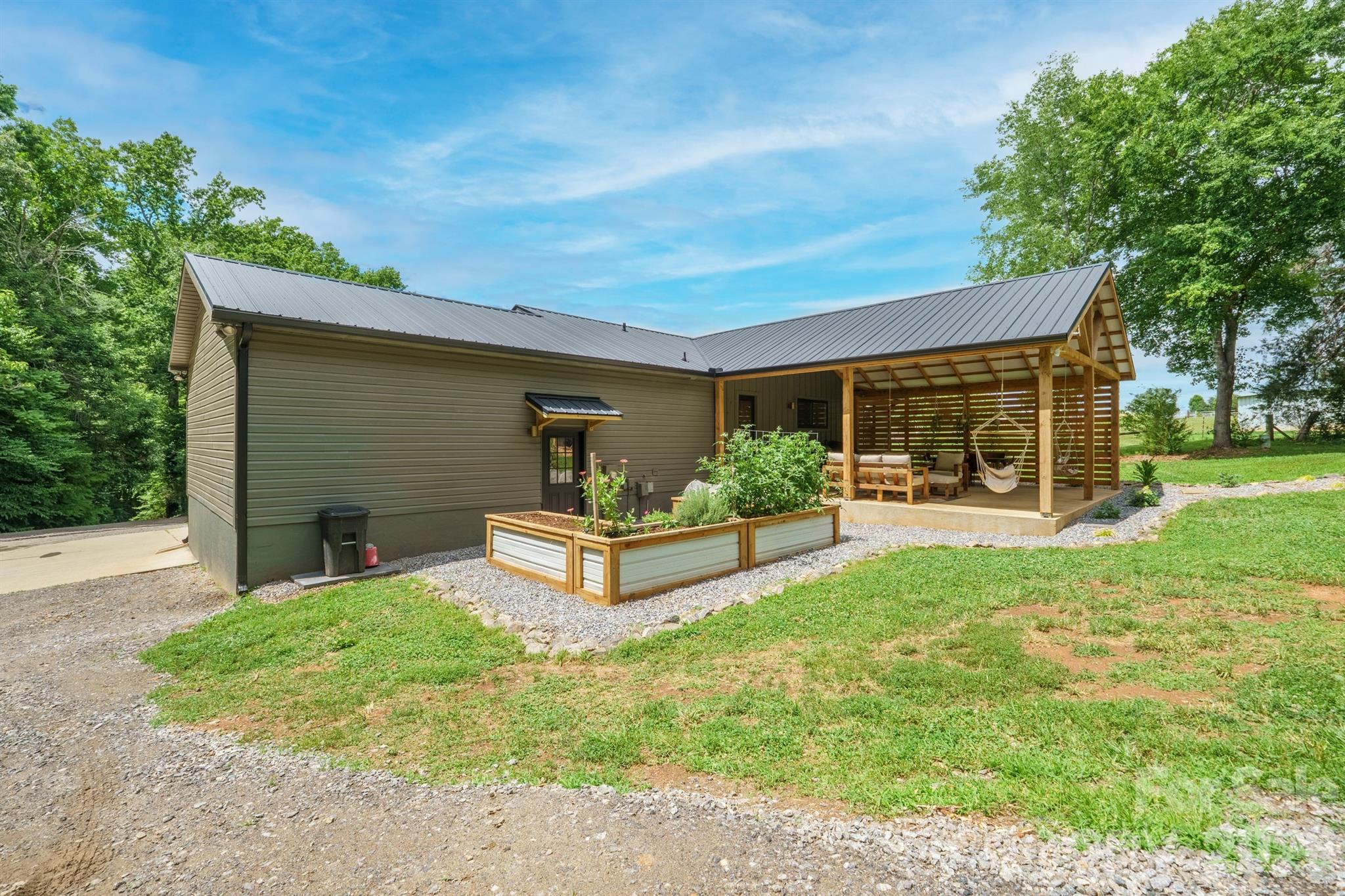 785 Midway Road — Statesville