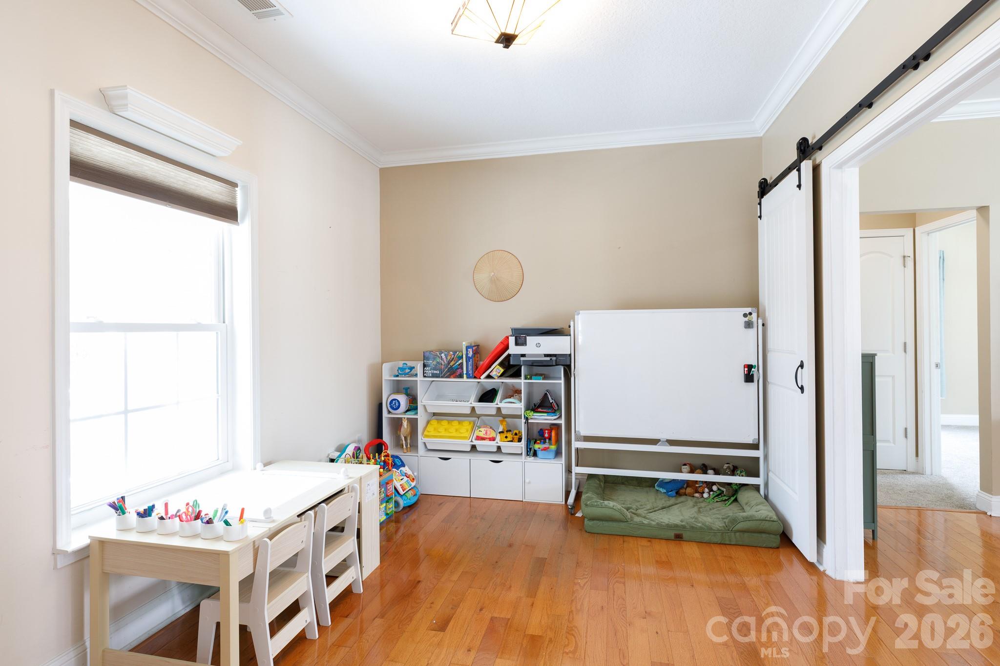 1108 King Road — York