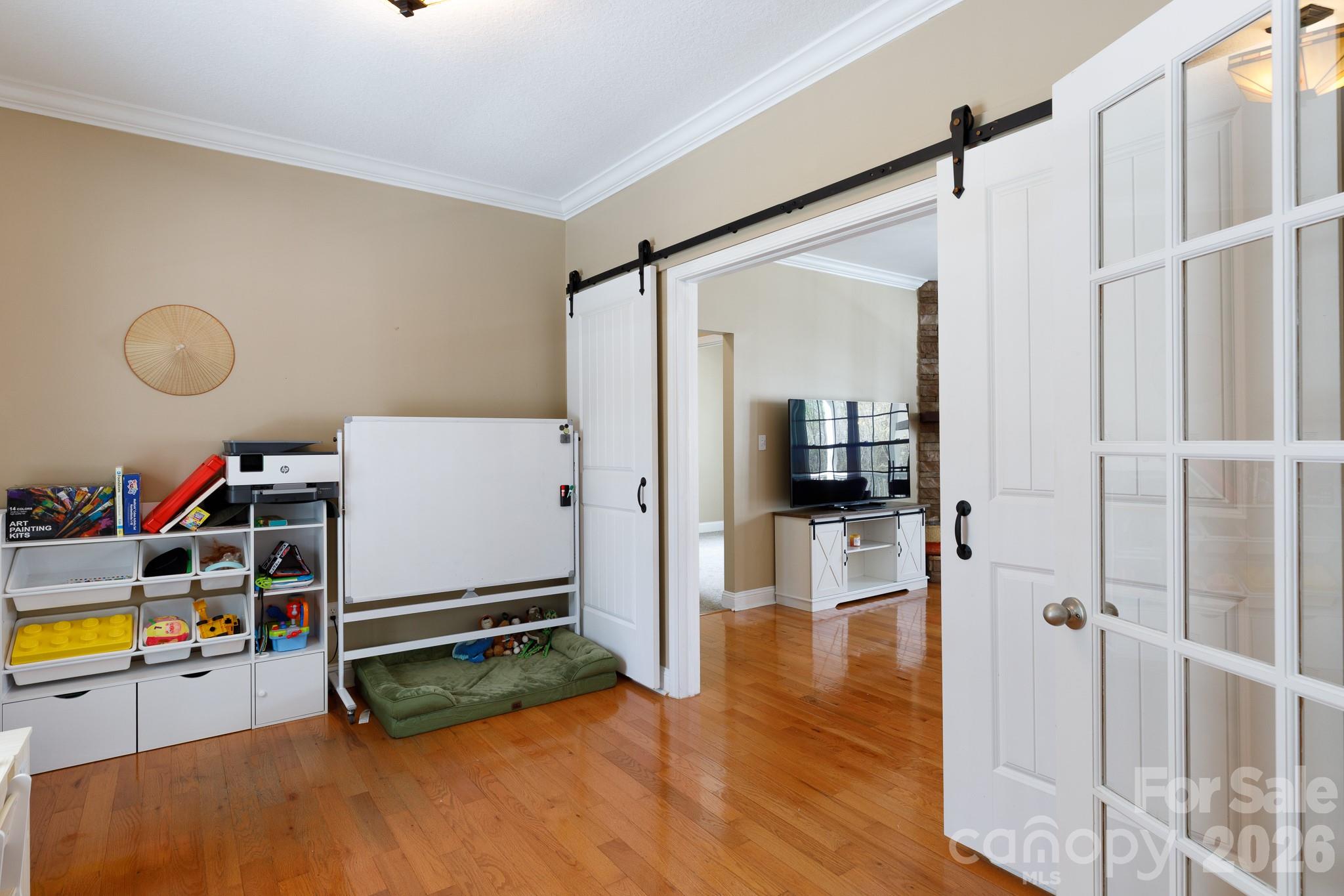 1108 King Road — York