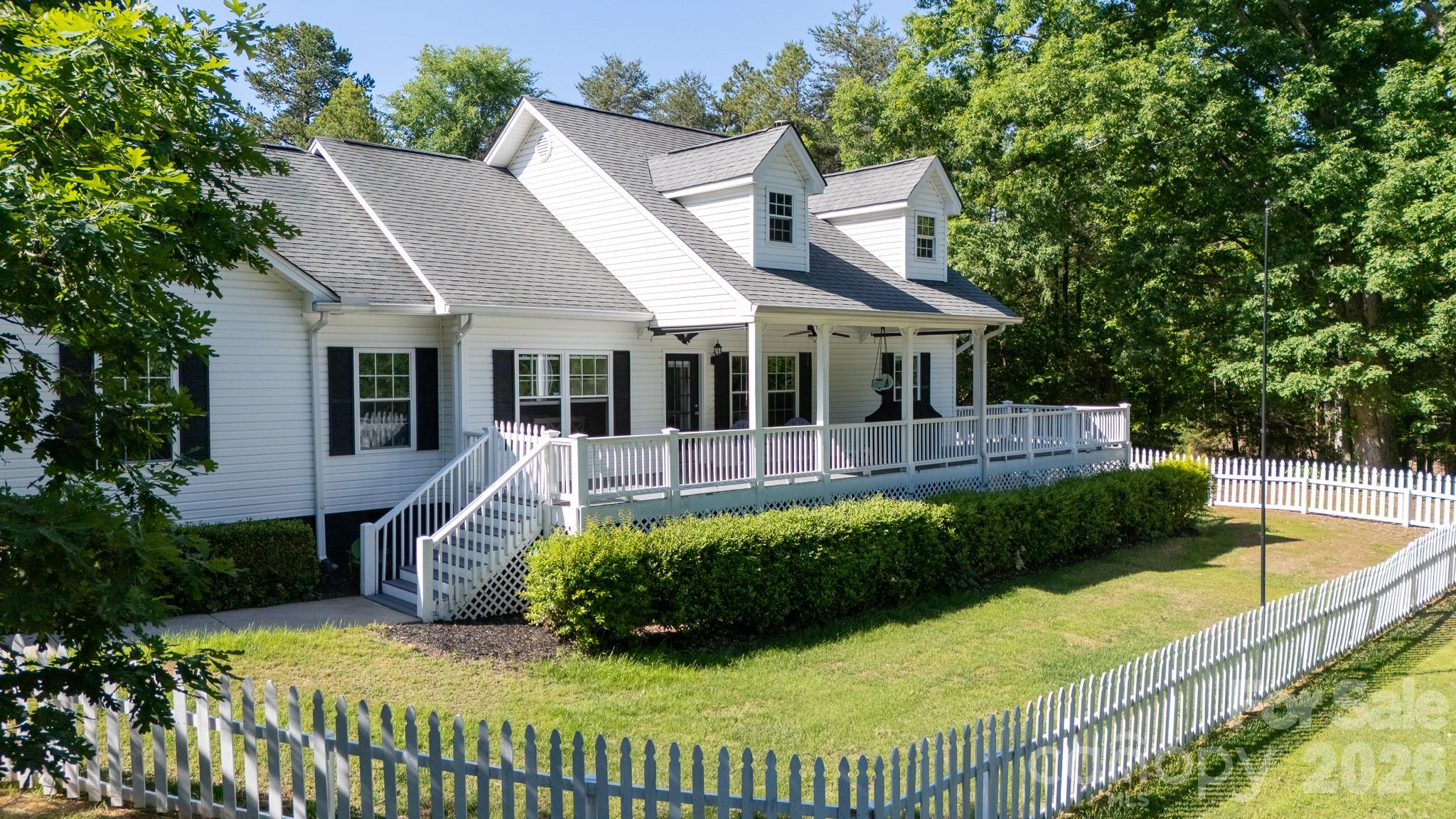 1108 King Road — York