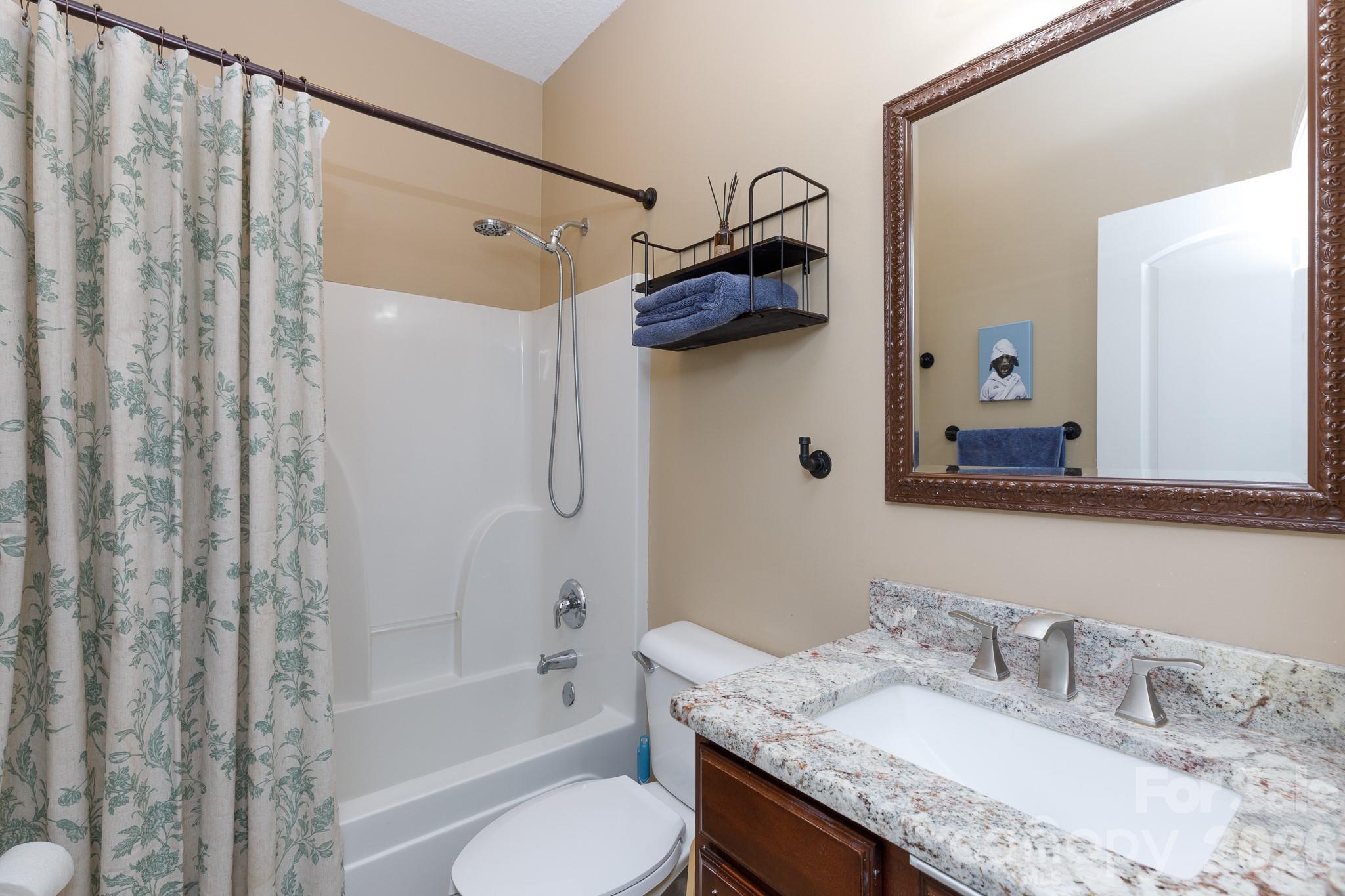 1108 King Road — York