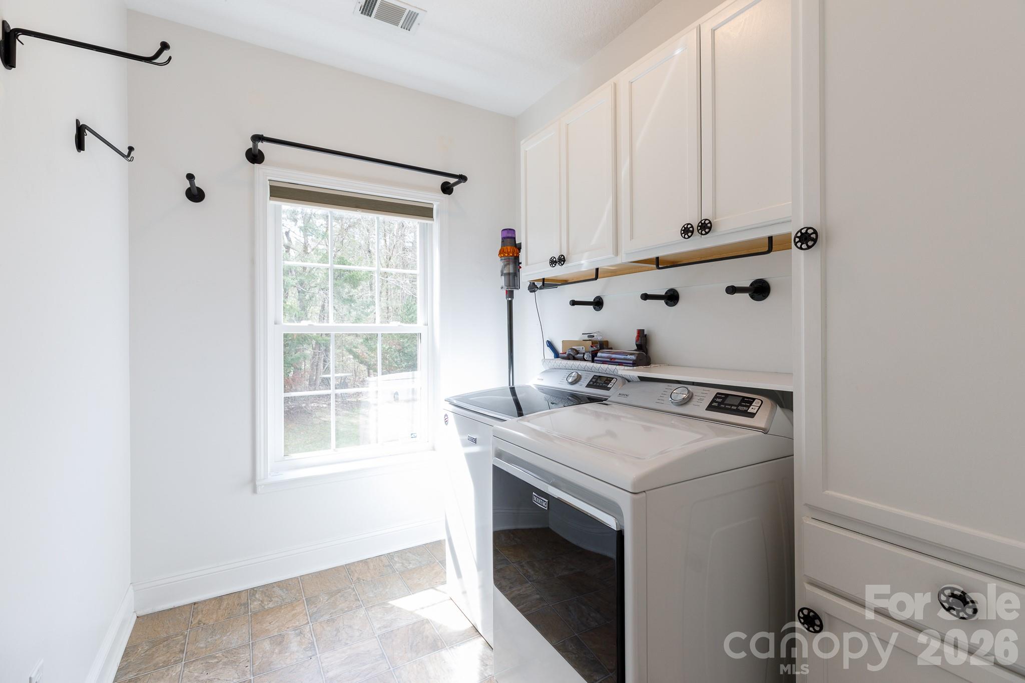 1108 King Road — York