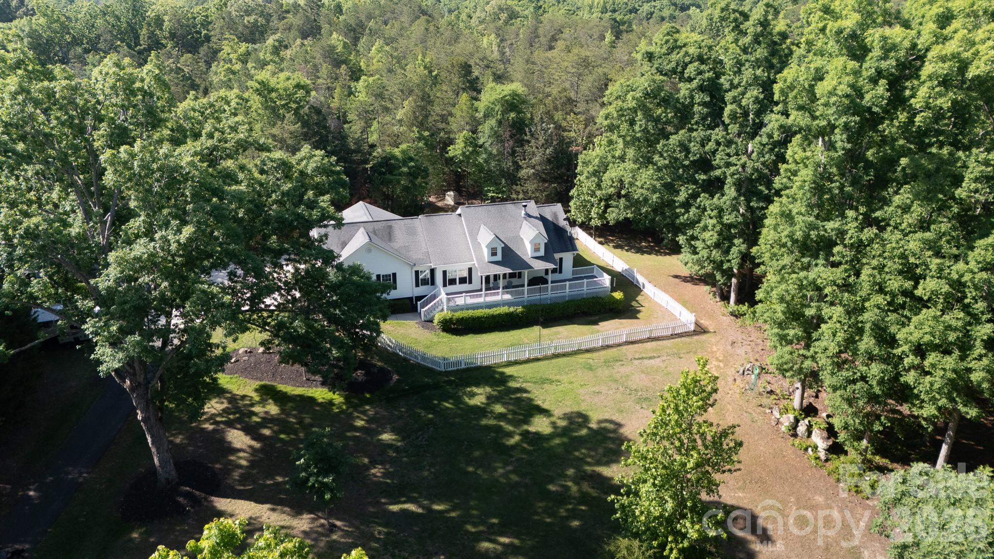 1108 King Road — York