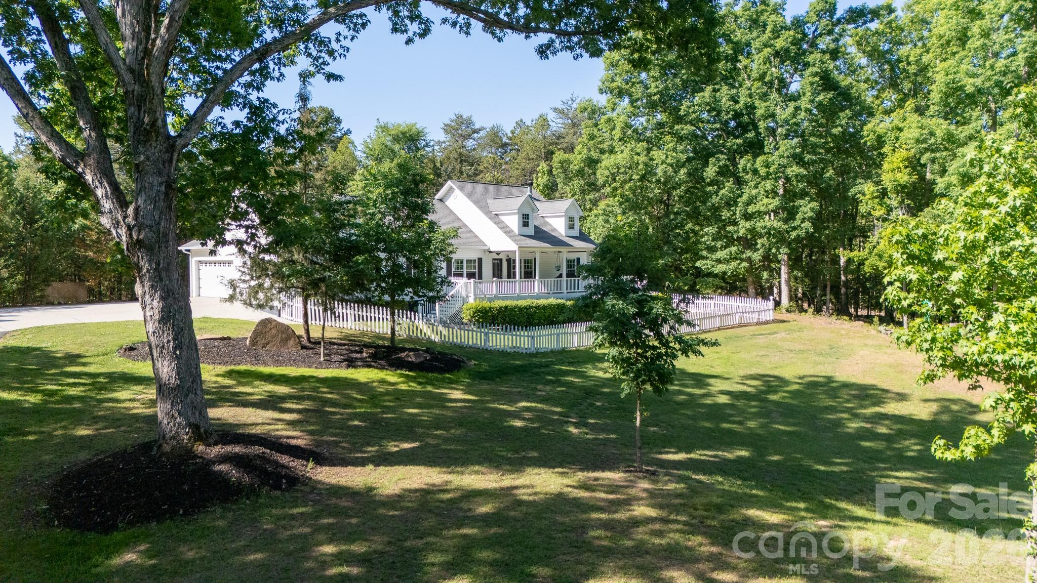 1108 King Road — York