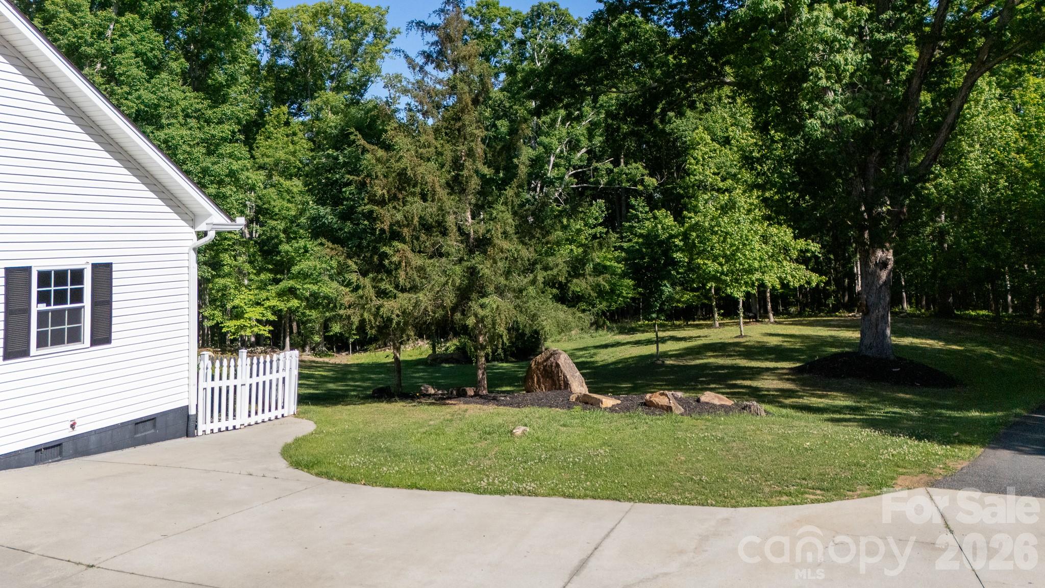 1108 King Road — York