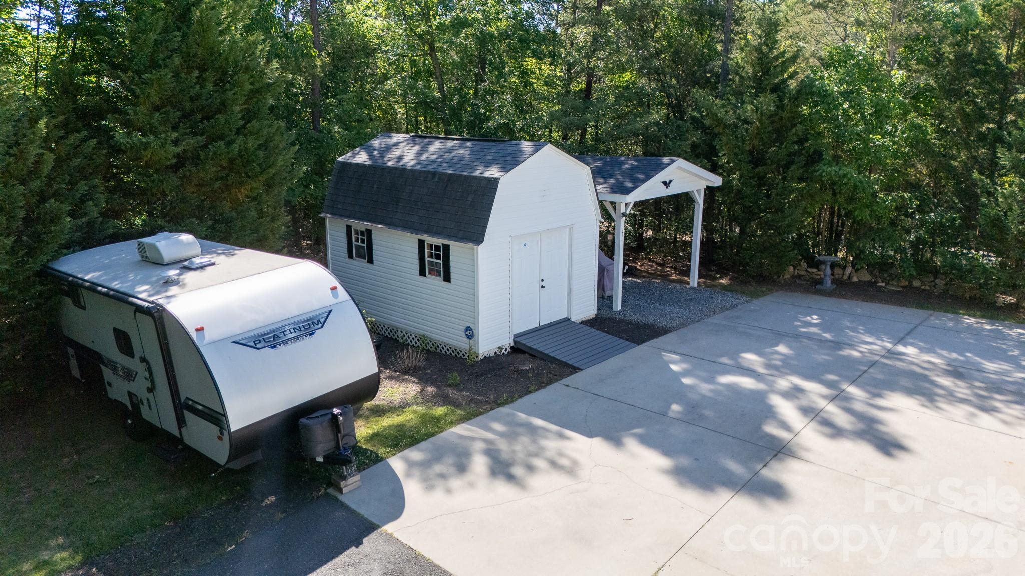 1108 King Road — York