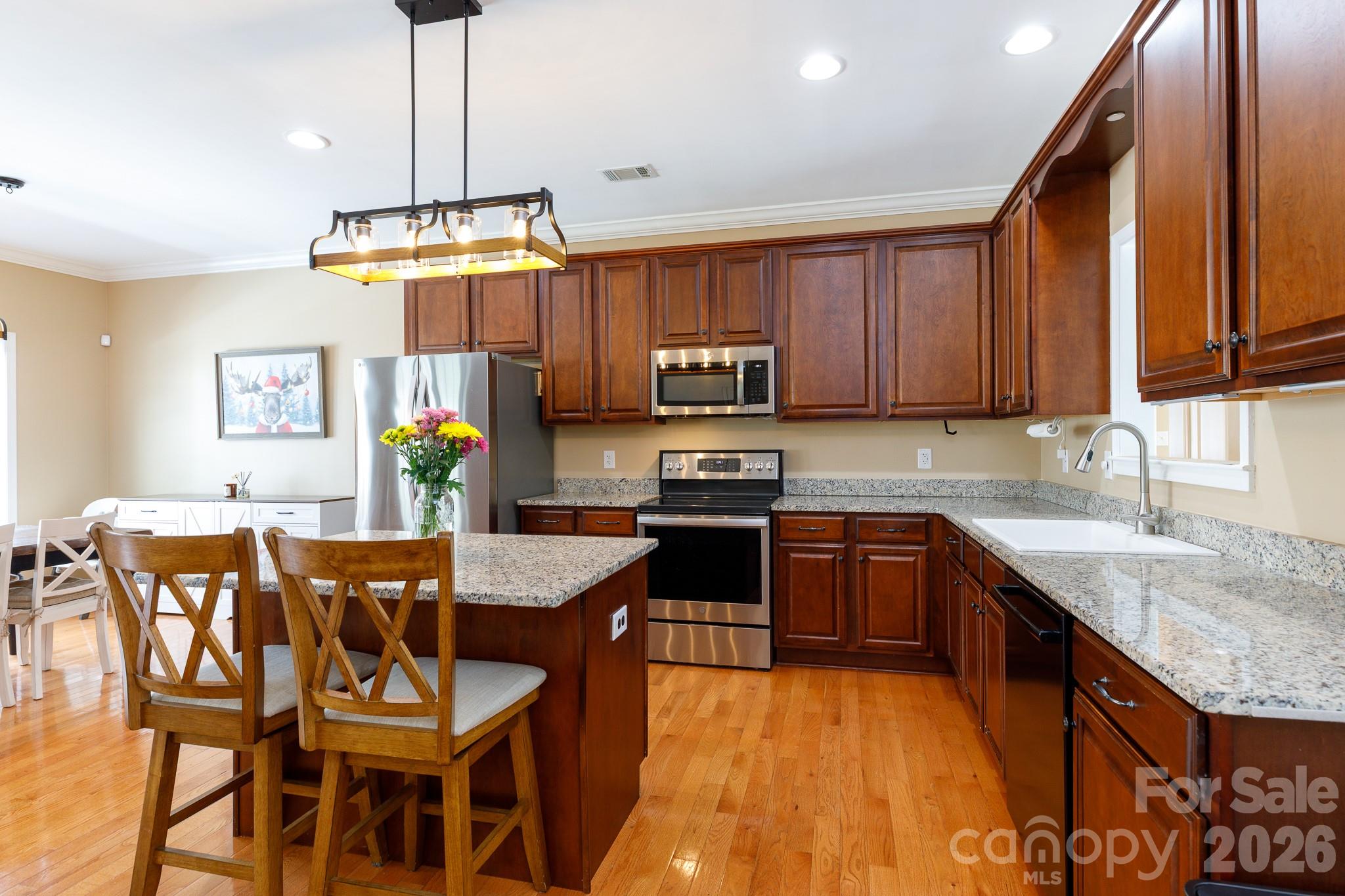 1108 King Road — York