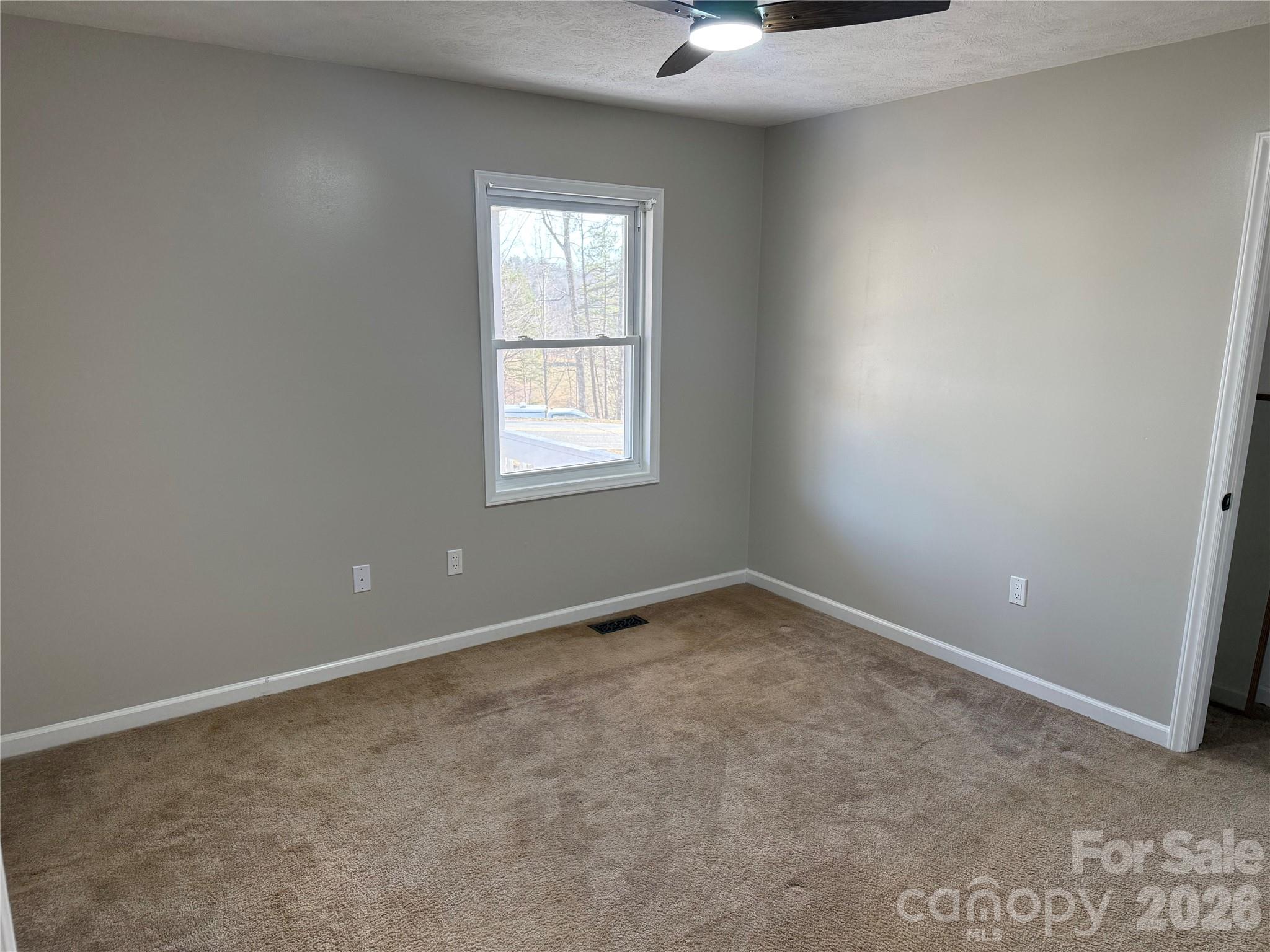 628 Hidden View Loop — Marion
