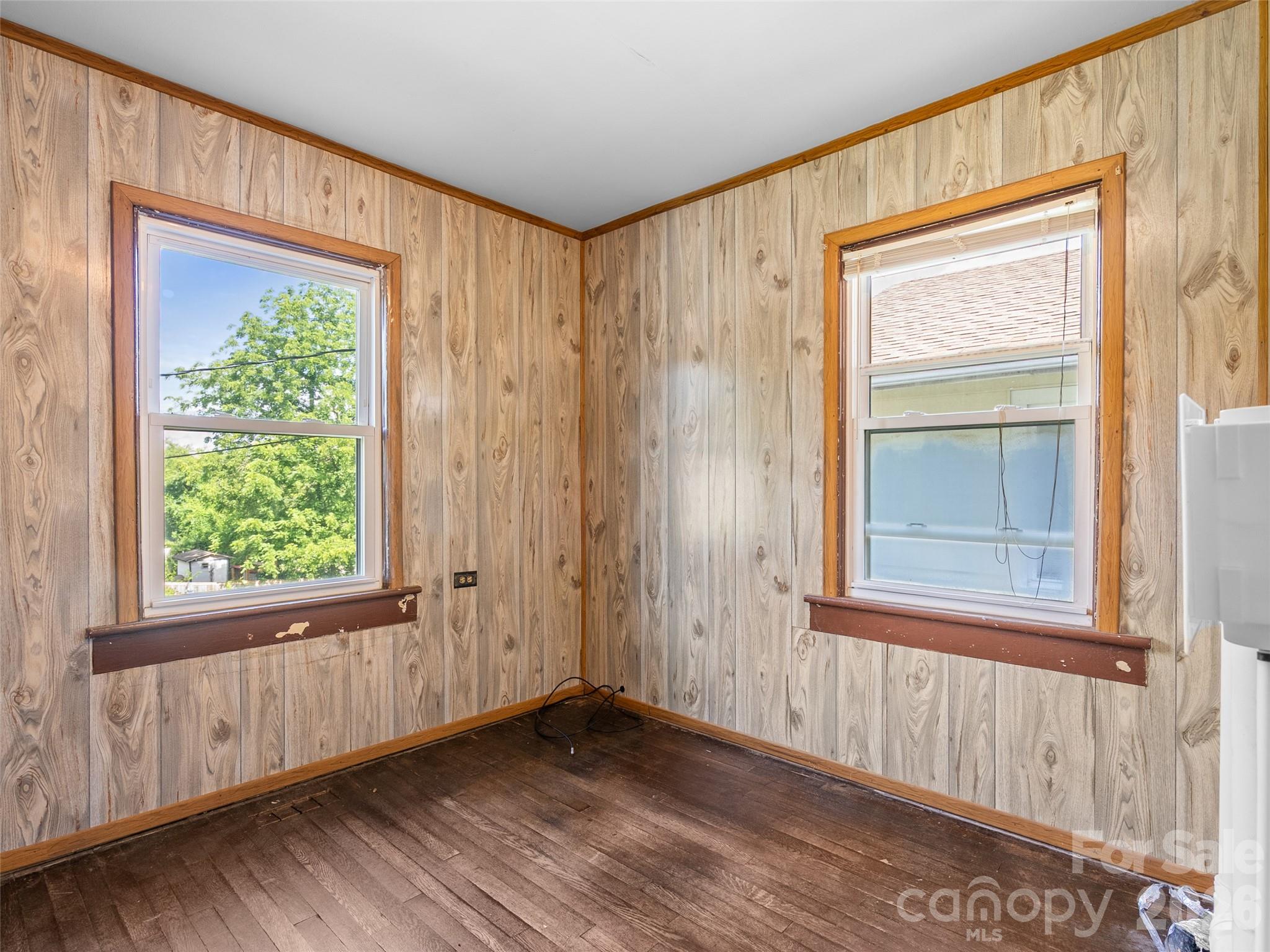 2 Pelzer Street — Asheville