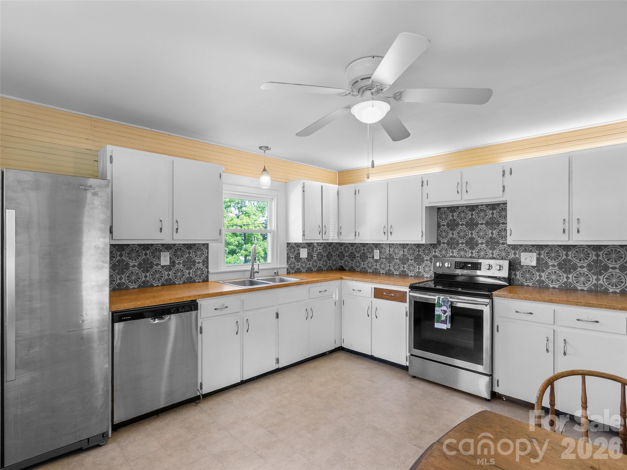 2 Pelzer Street — Asheville