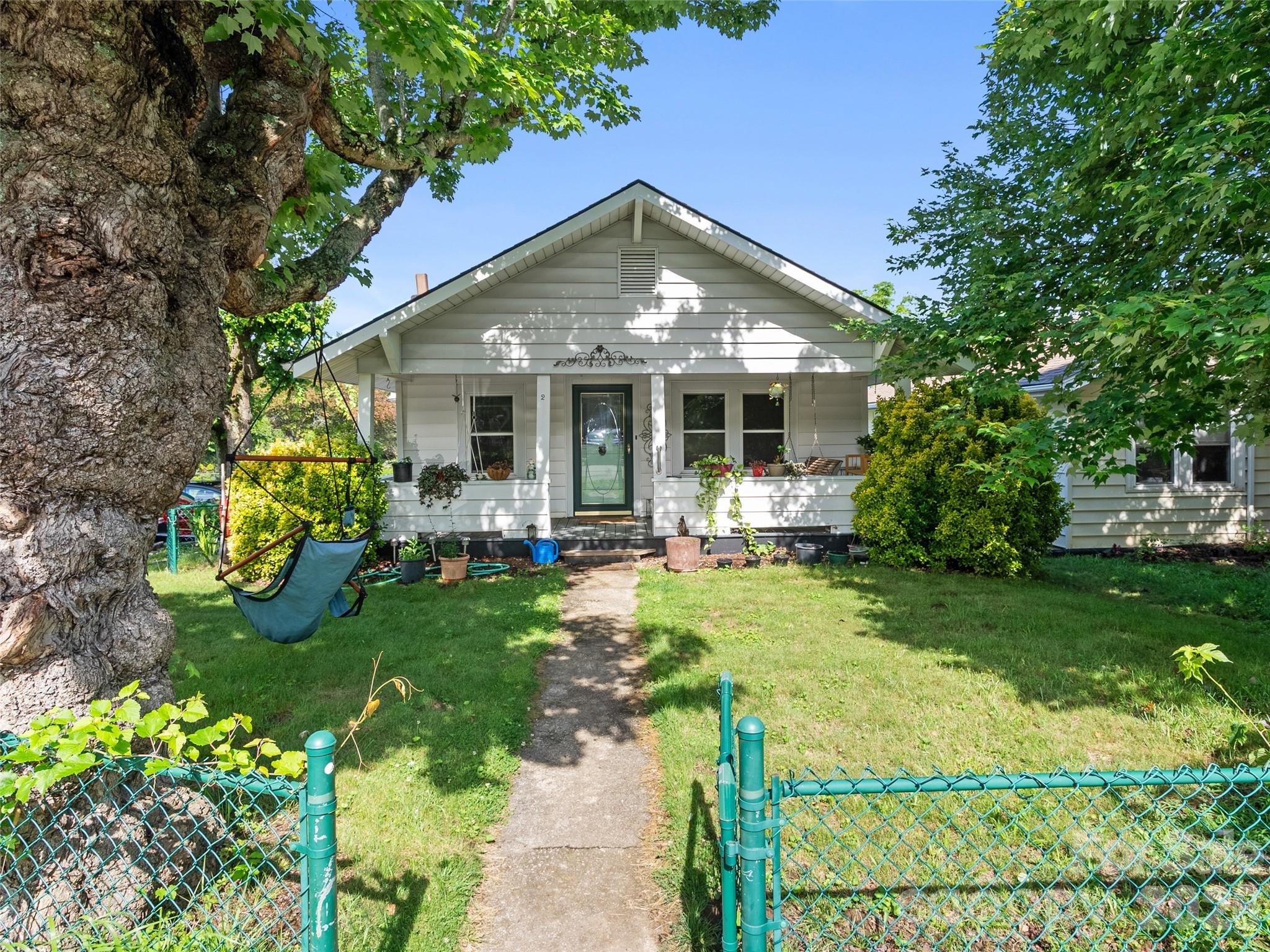 2 Pelzer Street — Asheville