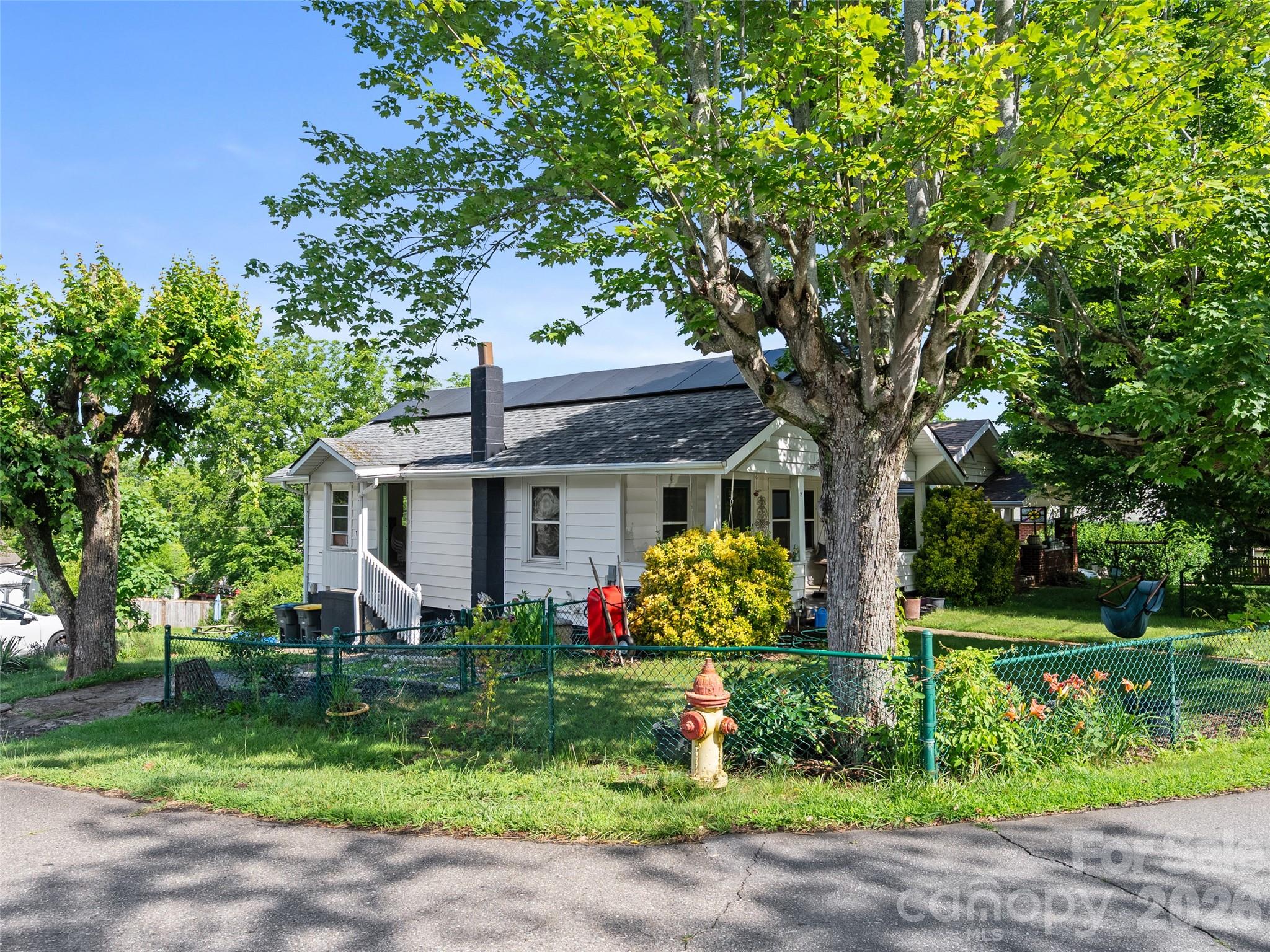 2 Pelzer Street — Asheville