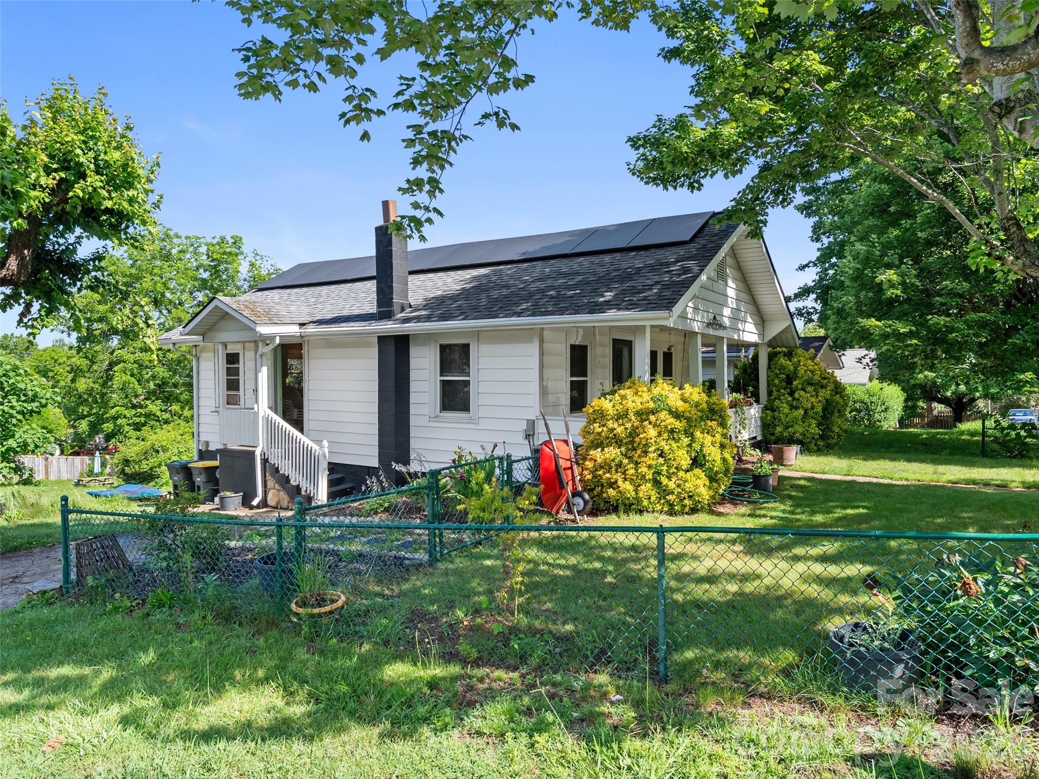 2 Pelzer Street — Asheville