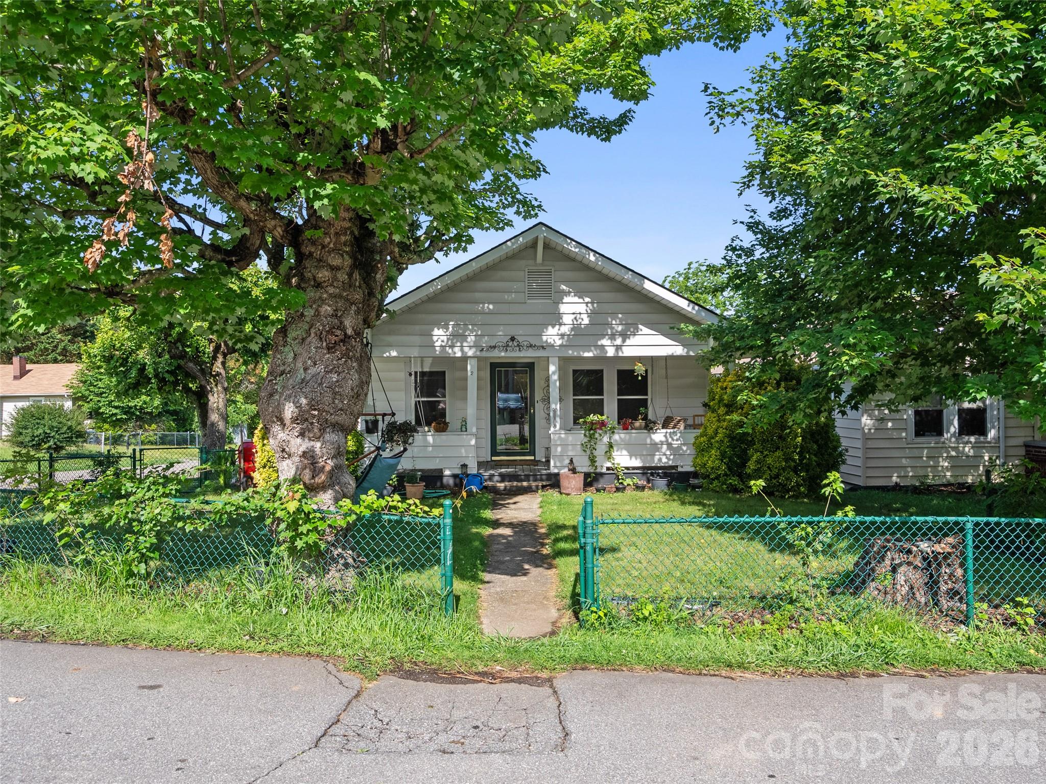 2 Pelzer Street — Asheville