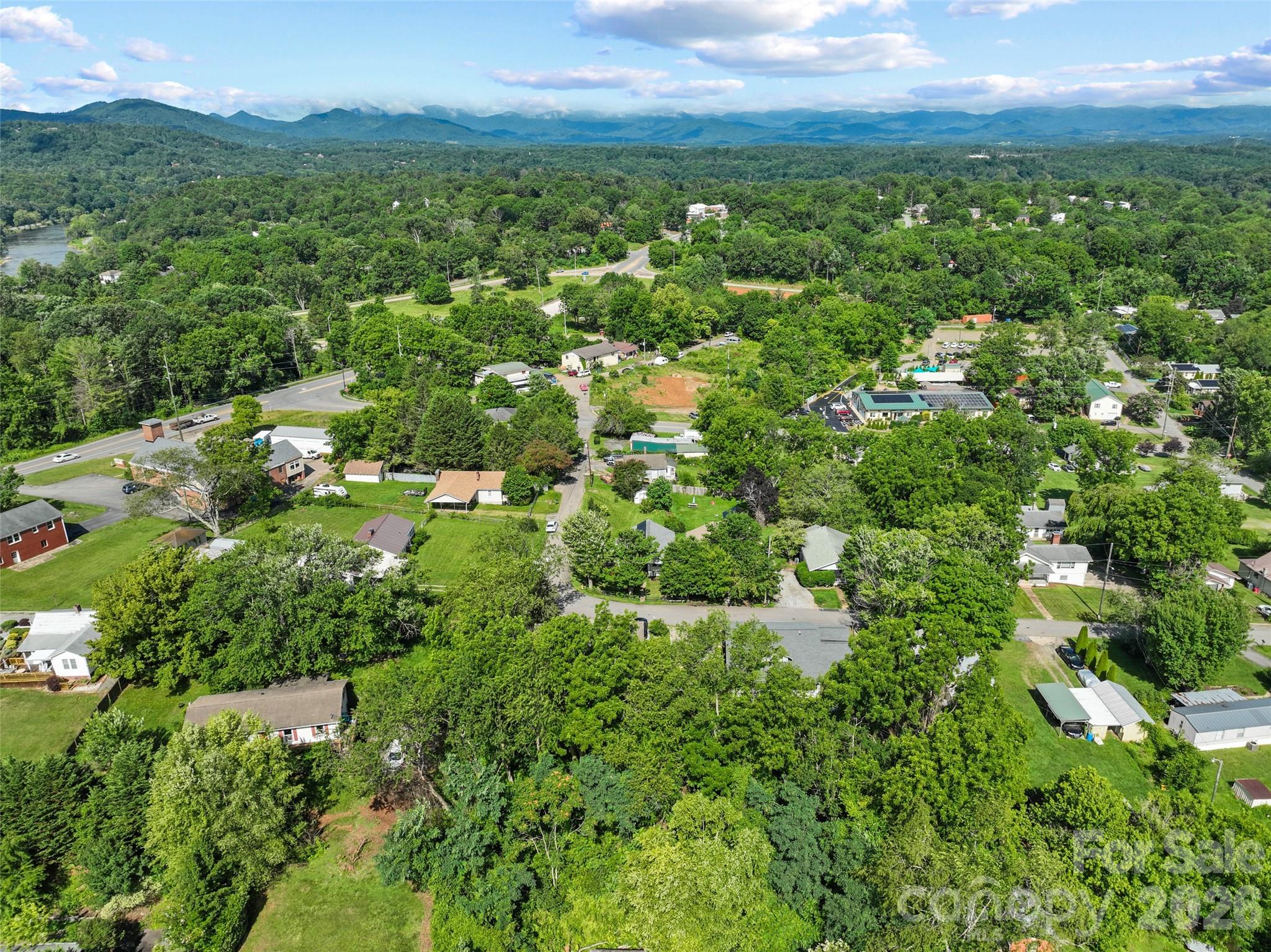 2 Pelzer Street — Asheville