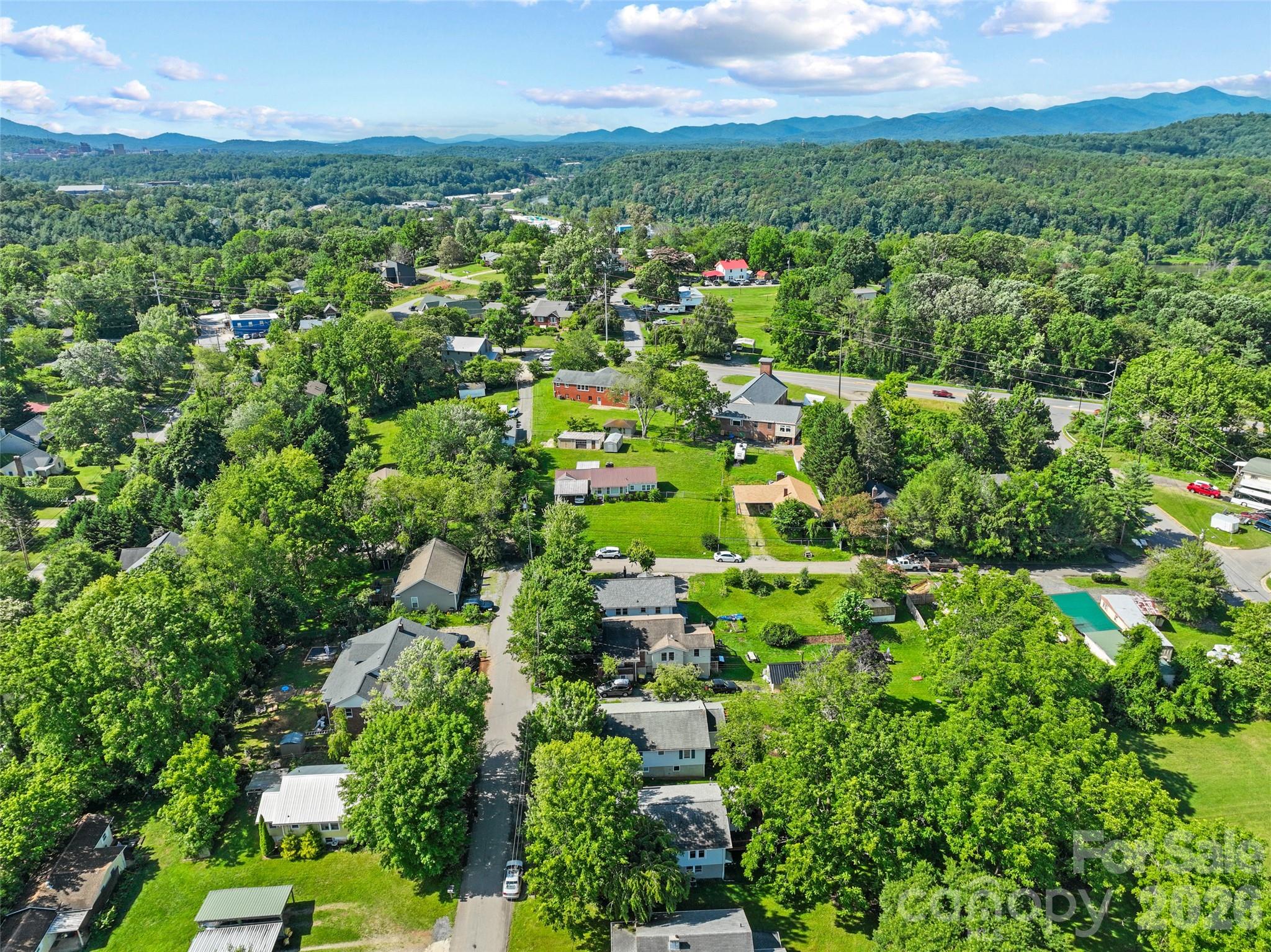 2 Pelzer Street — Asheville