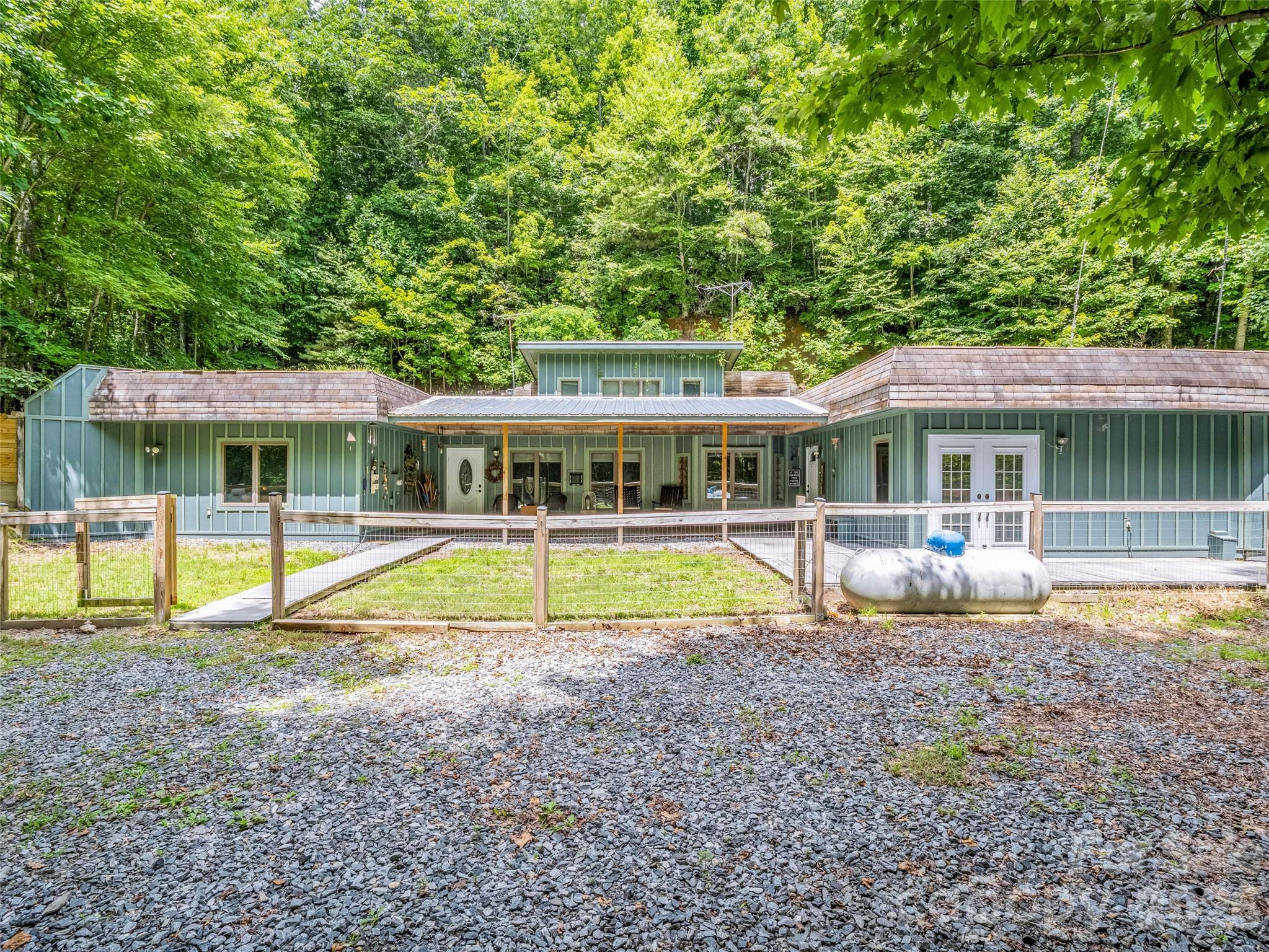 707 Cascade Trail — Pisgah Forest
