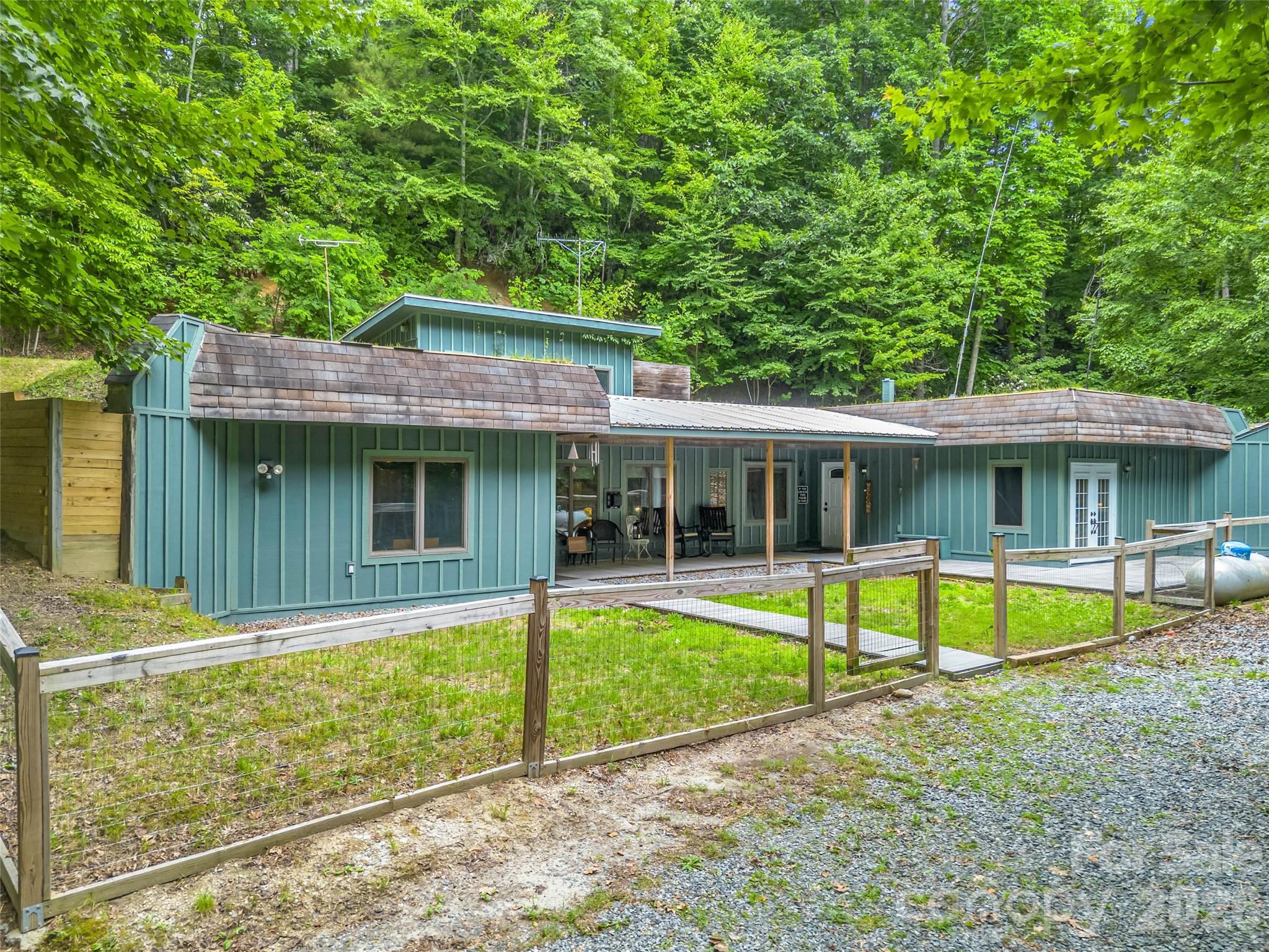 707 Cascade Trail — Pisgah Forest