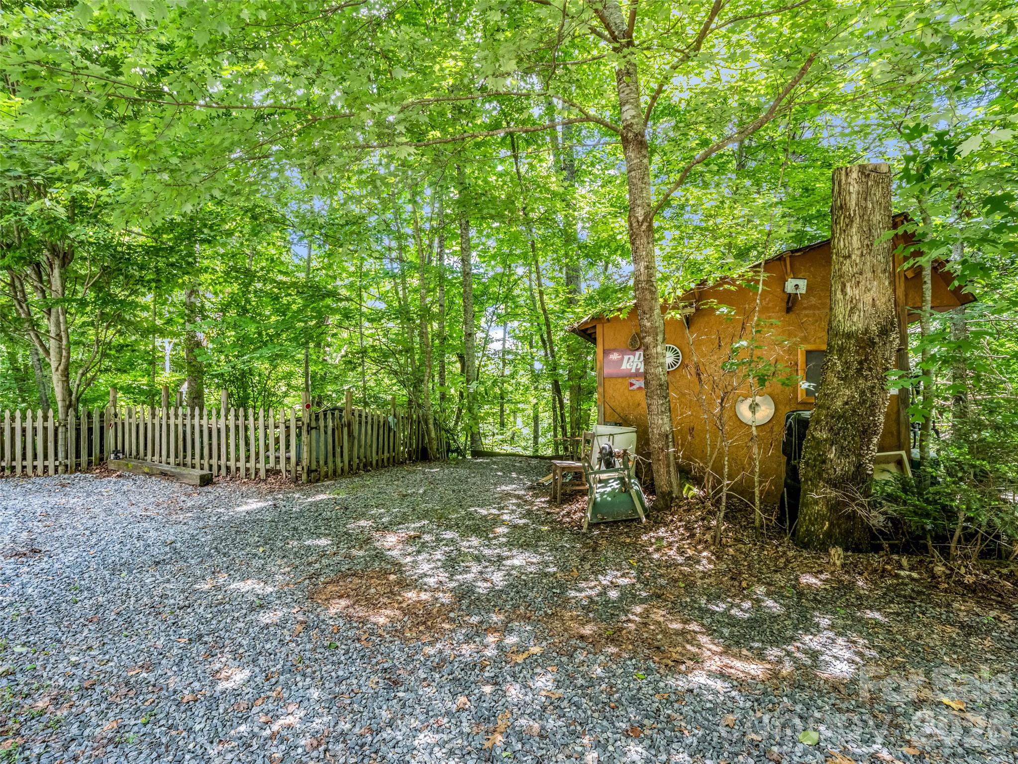 707 Cascade Trail — Pisgah Forest