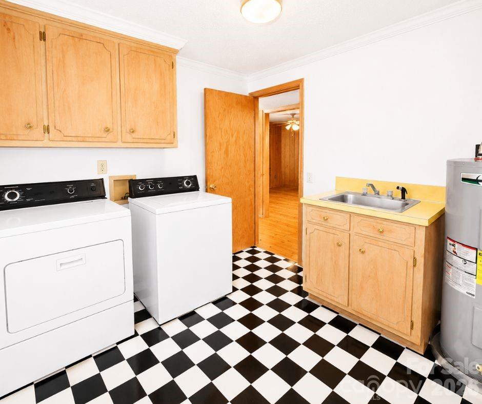 102 Aderholdt Road — Bessemer City