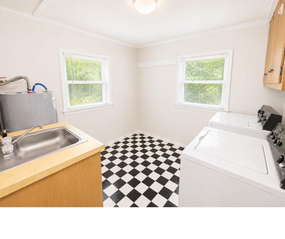 102 Aderholdt Road — Bessemer City