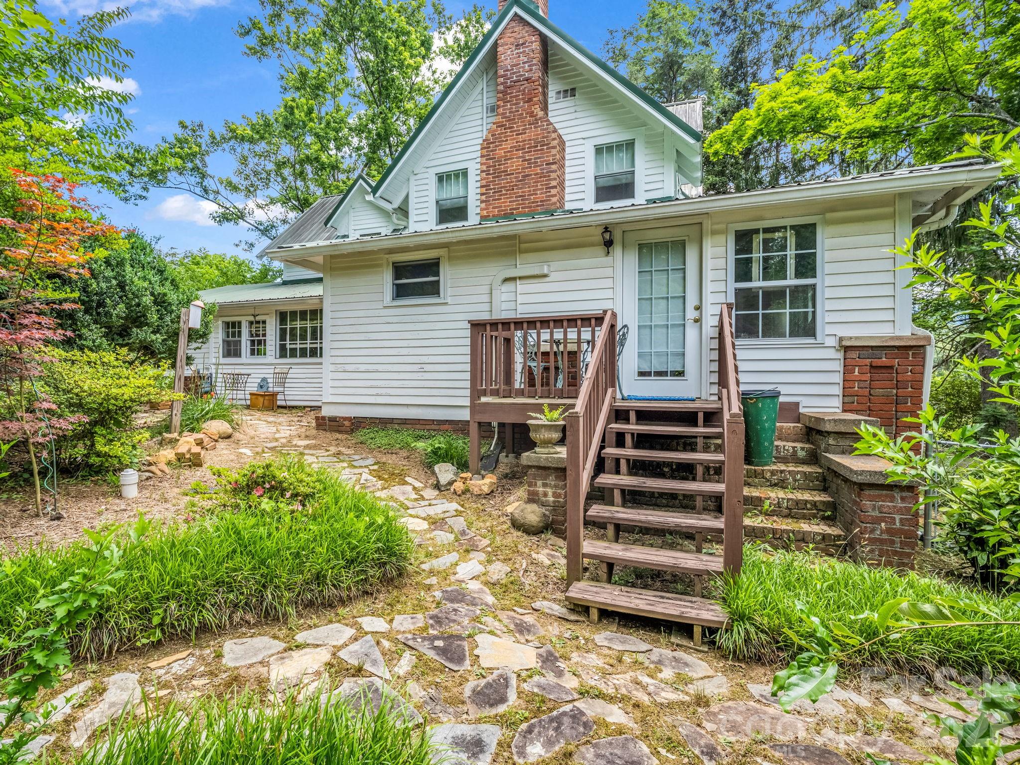 23 Sunset Drive — Black Mountain