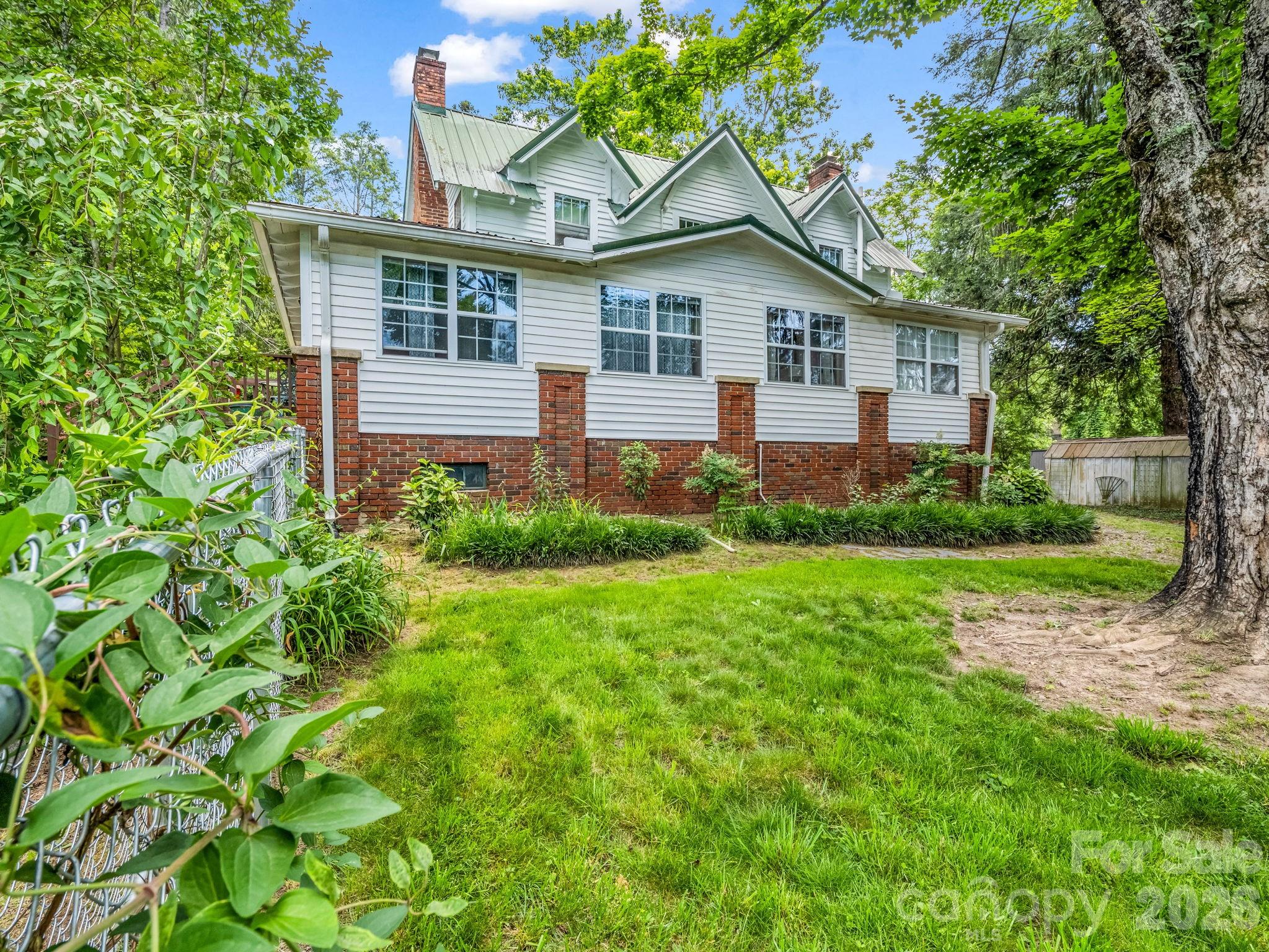 23 Sunset Drive — Black Mountain