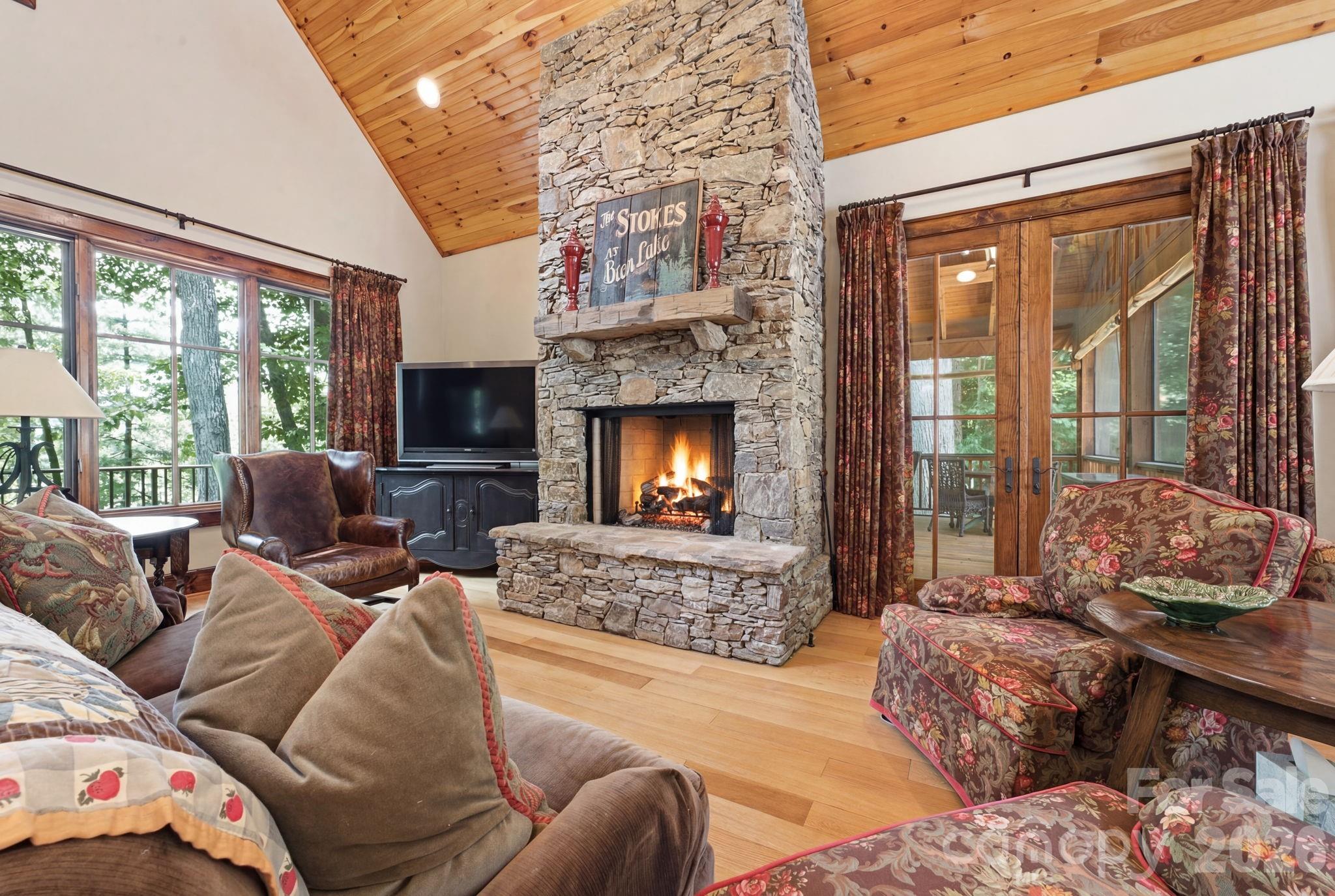 185 Songcatcher Court — Tuckasegee