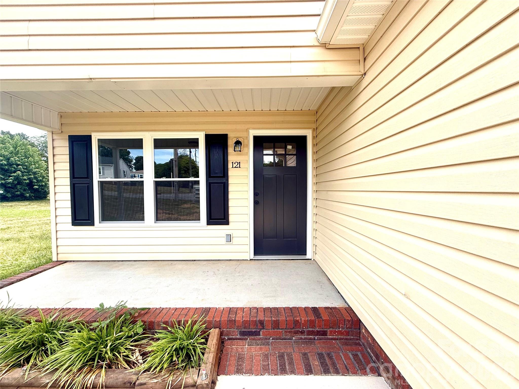 121 S Beaver Street — Landis