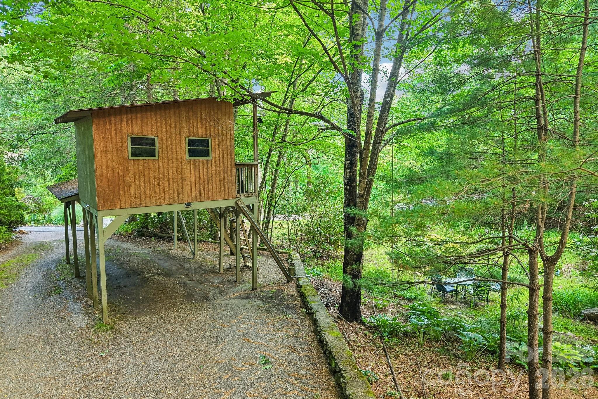21 Christy Lane — Maggie Valley