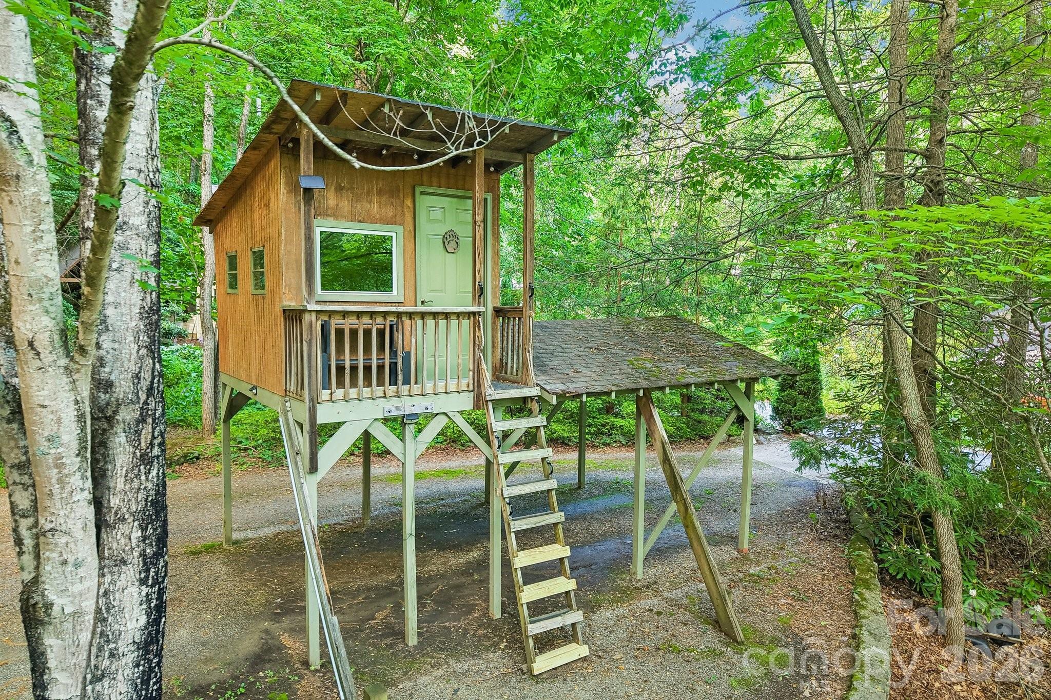 21 Christy Lane — Maggie Valley