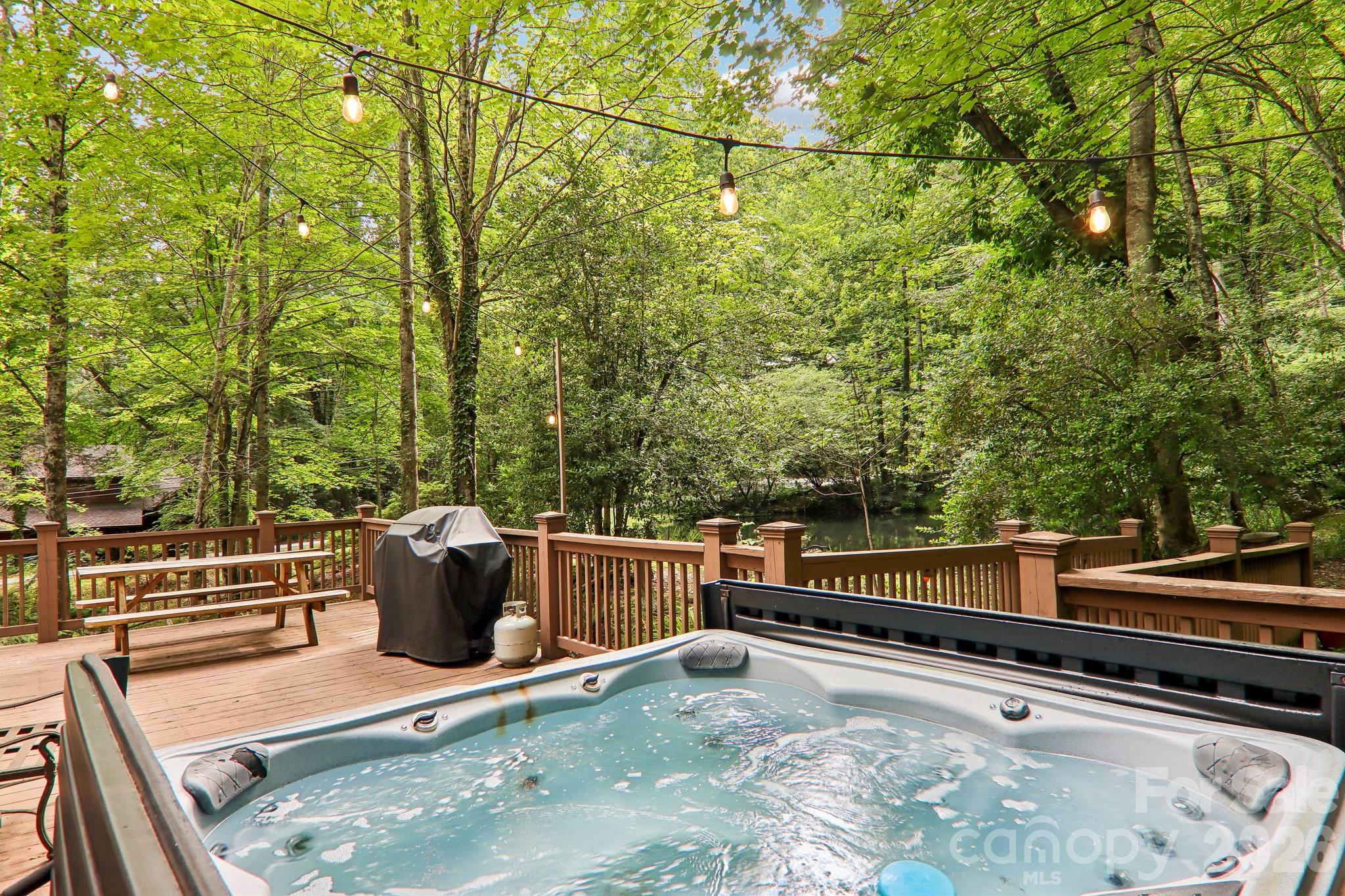 21 Christy Lane — Maggie Valley