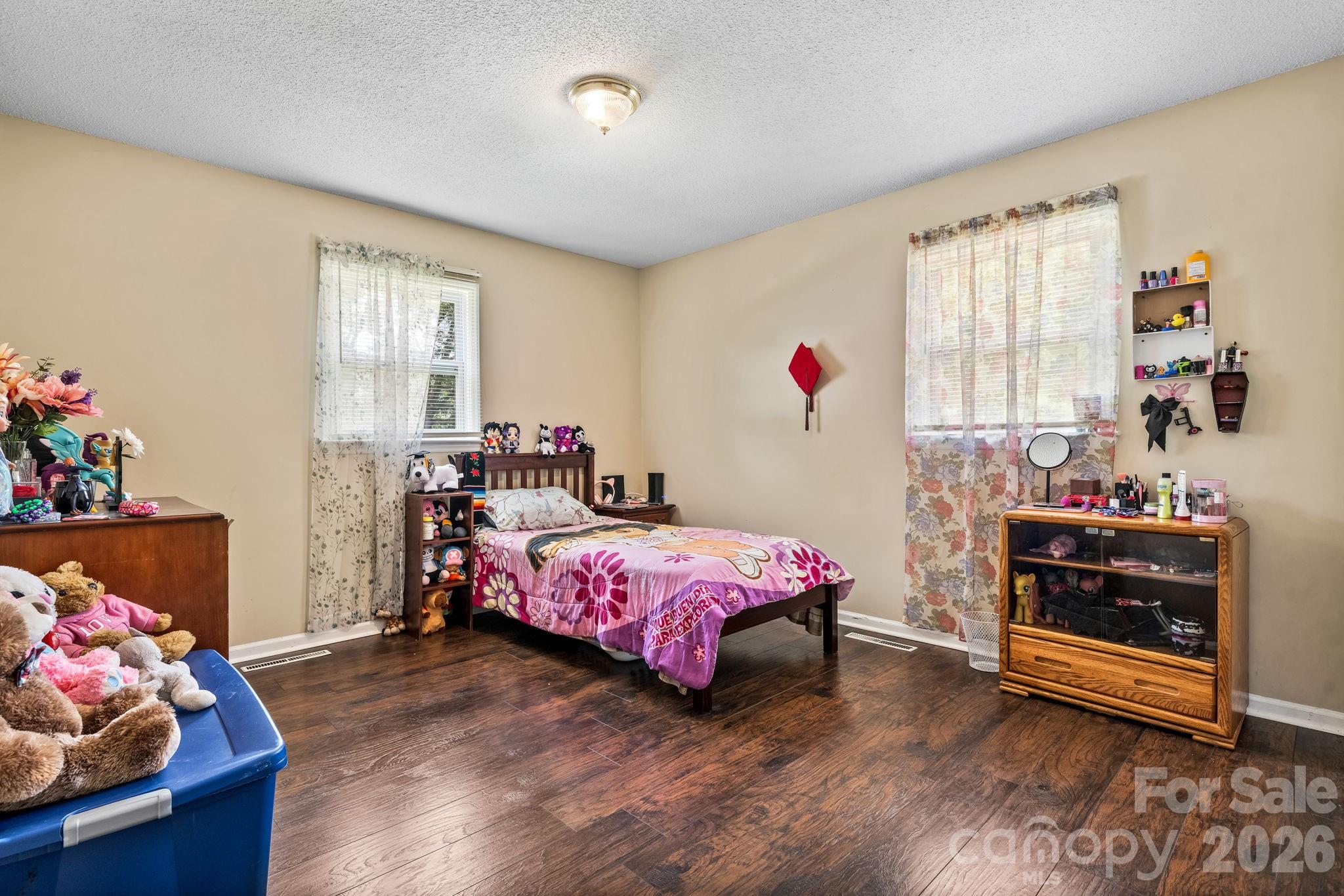3246 21st Avenue NE — Hickory