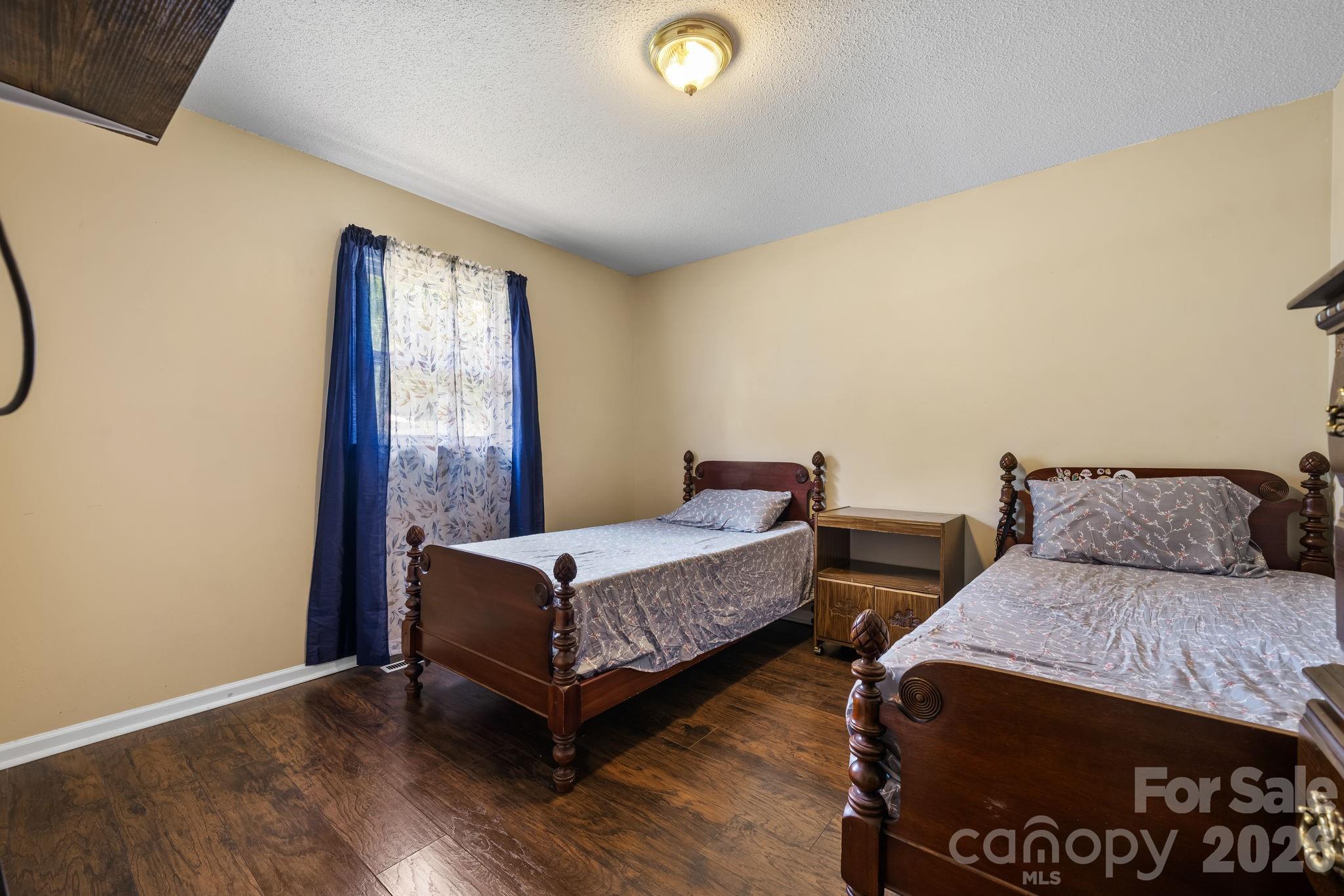 3246 21st Avenue NE — Hickory