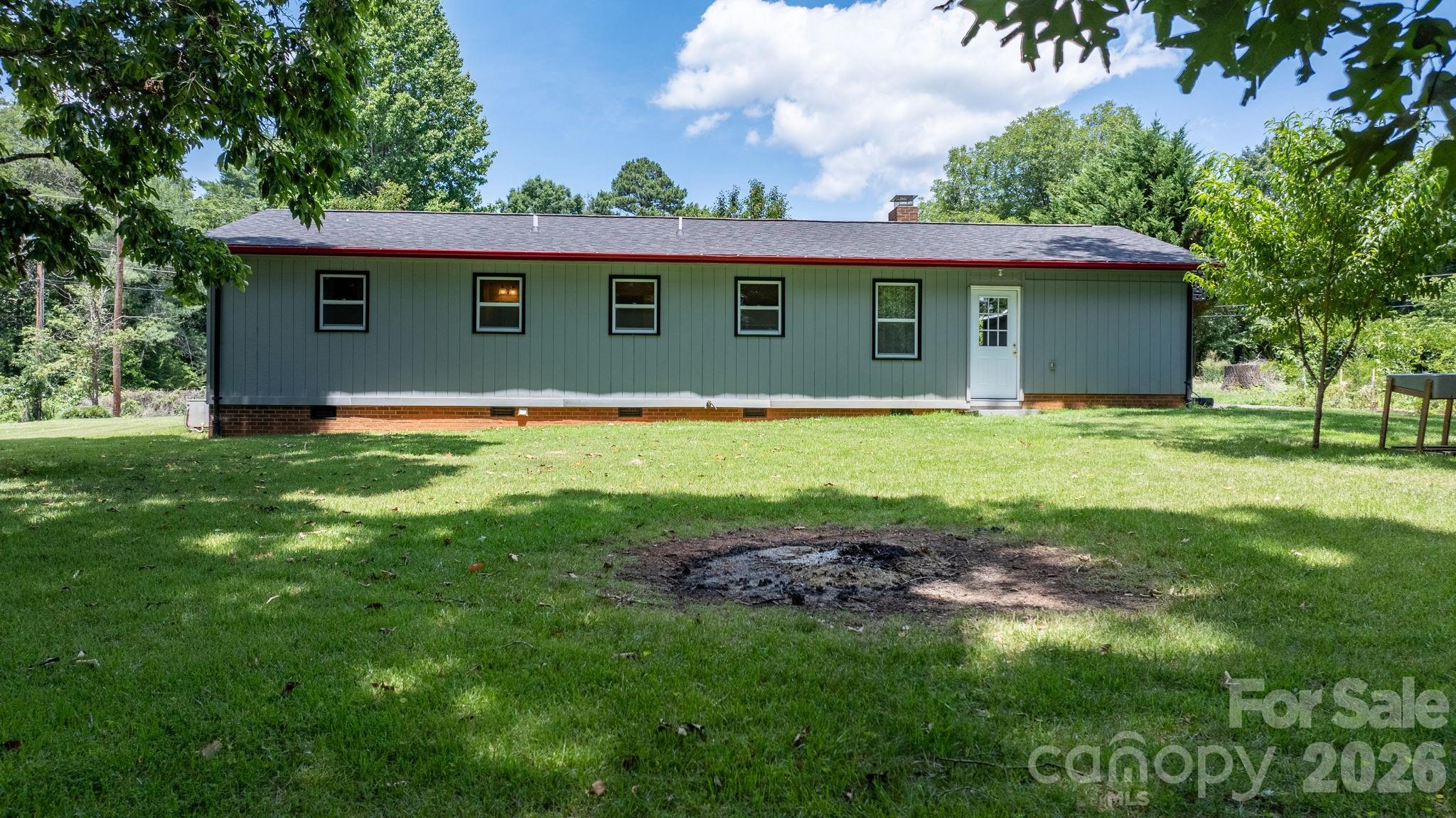 3246 21st Avenue NE — Hickory