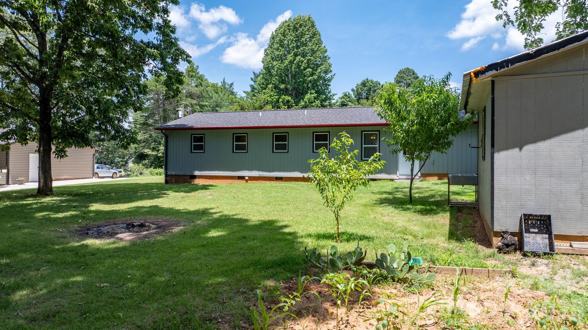 3246 21st Avenue NE — Hickory