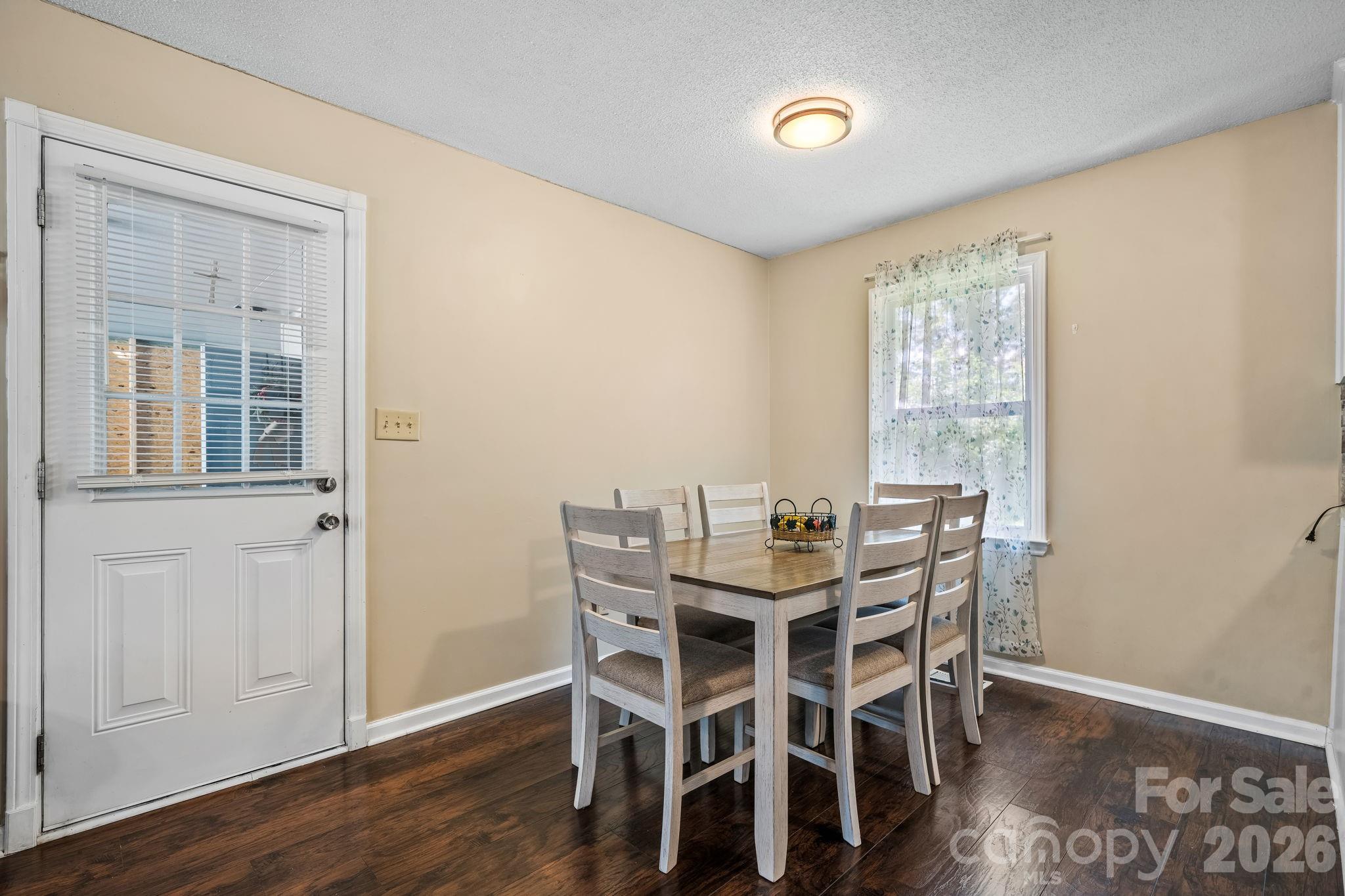 3246 21st Avenue NE — Hickory