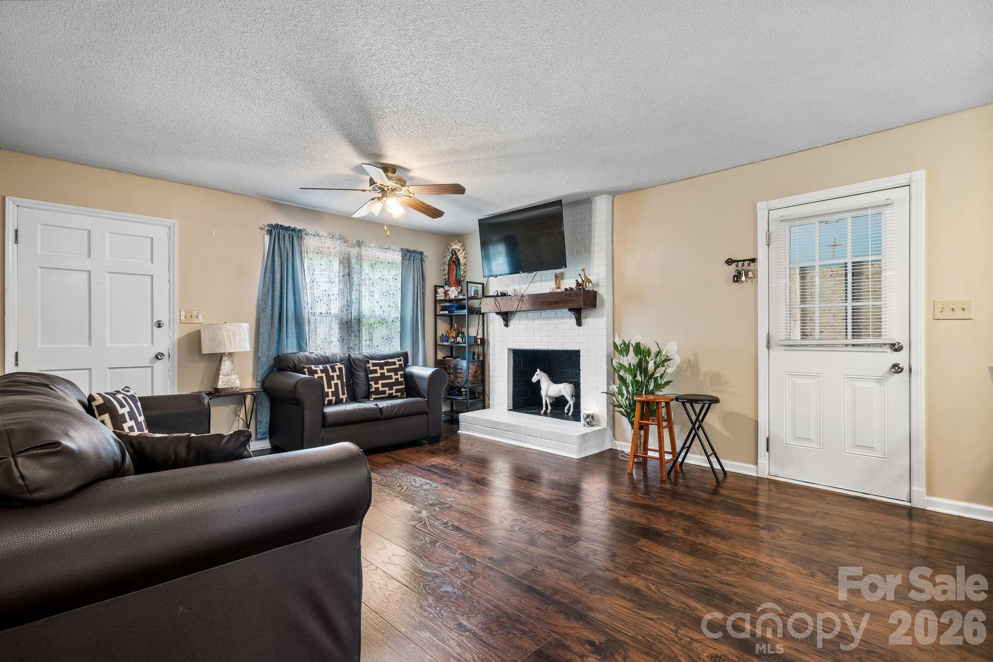 3246 21st Avenue NE — Hickory
