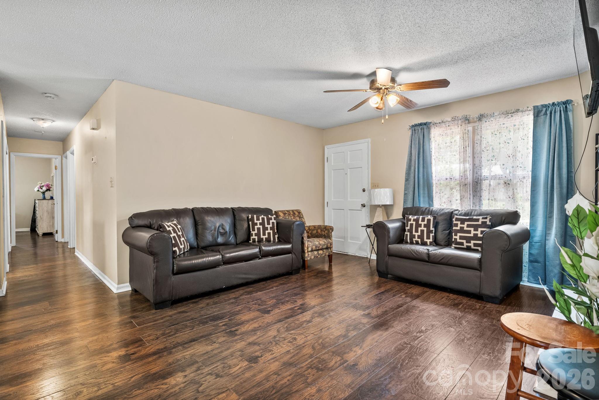 3246 21st Avenue NE — Hickory