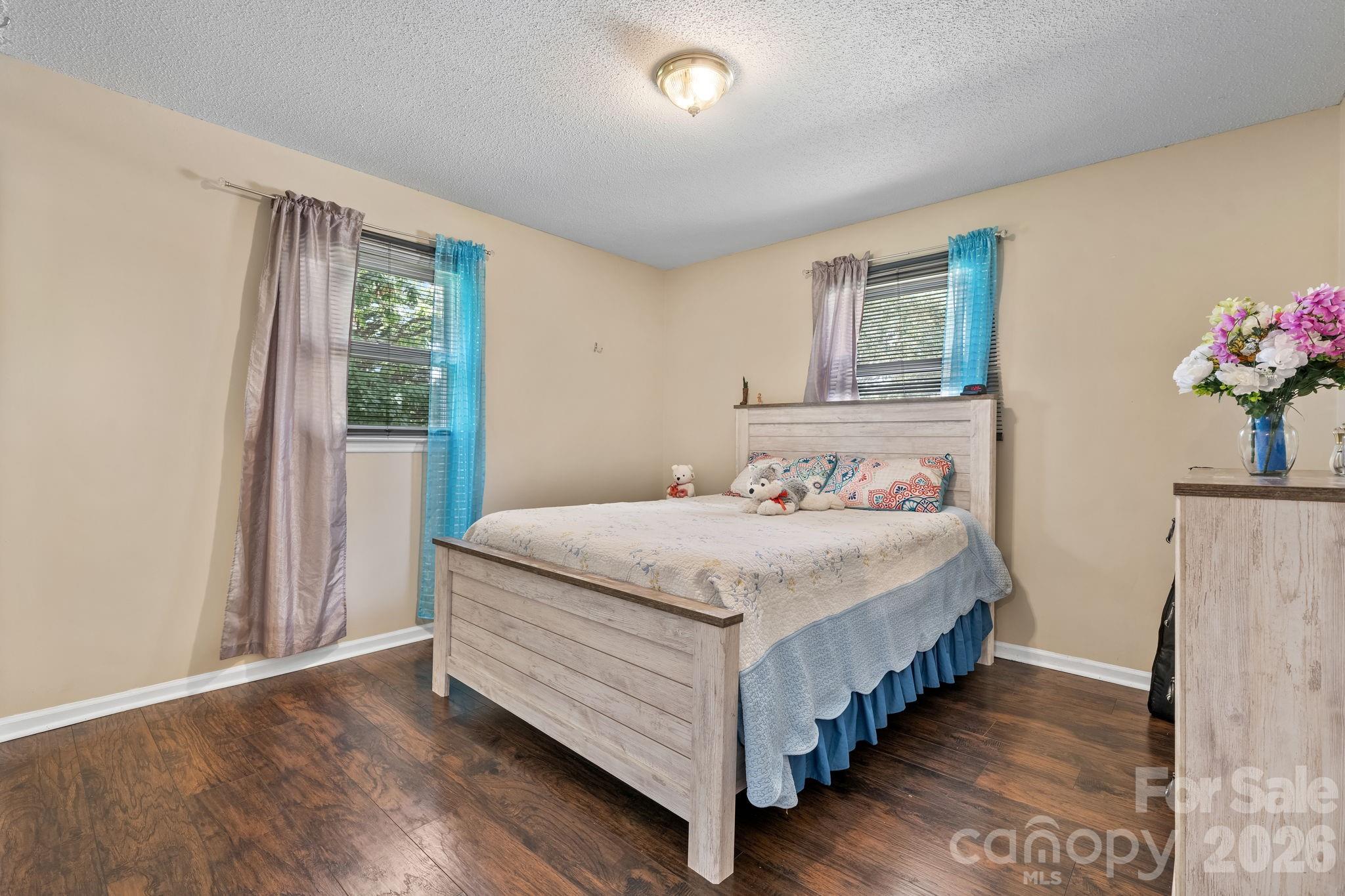 3246 21st Avenue NE — Hickory