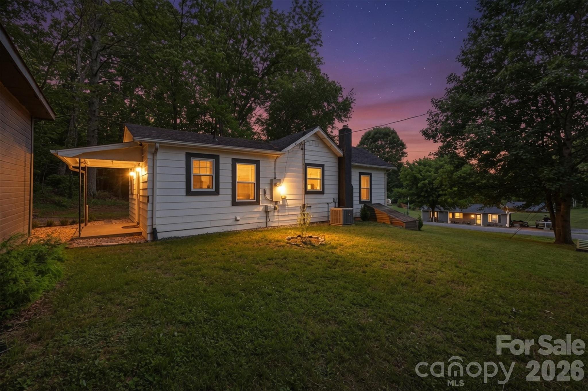 1320 Tom Fox Street — Morganton