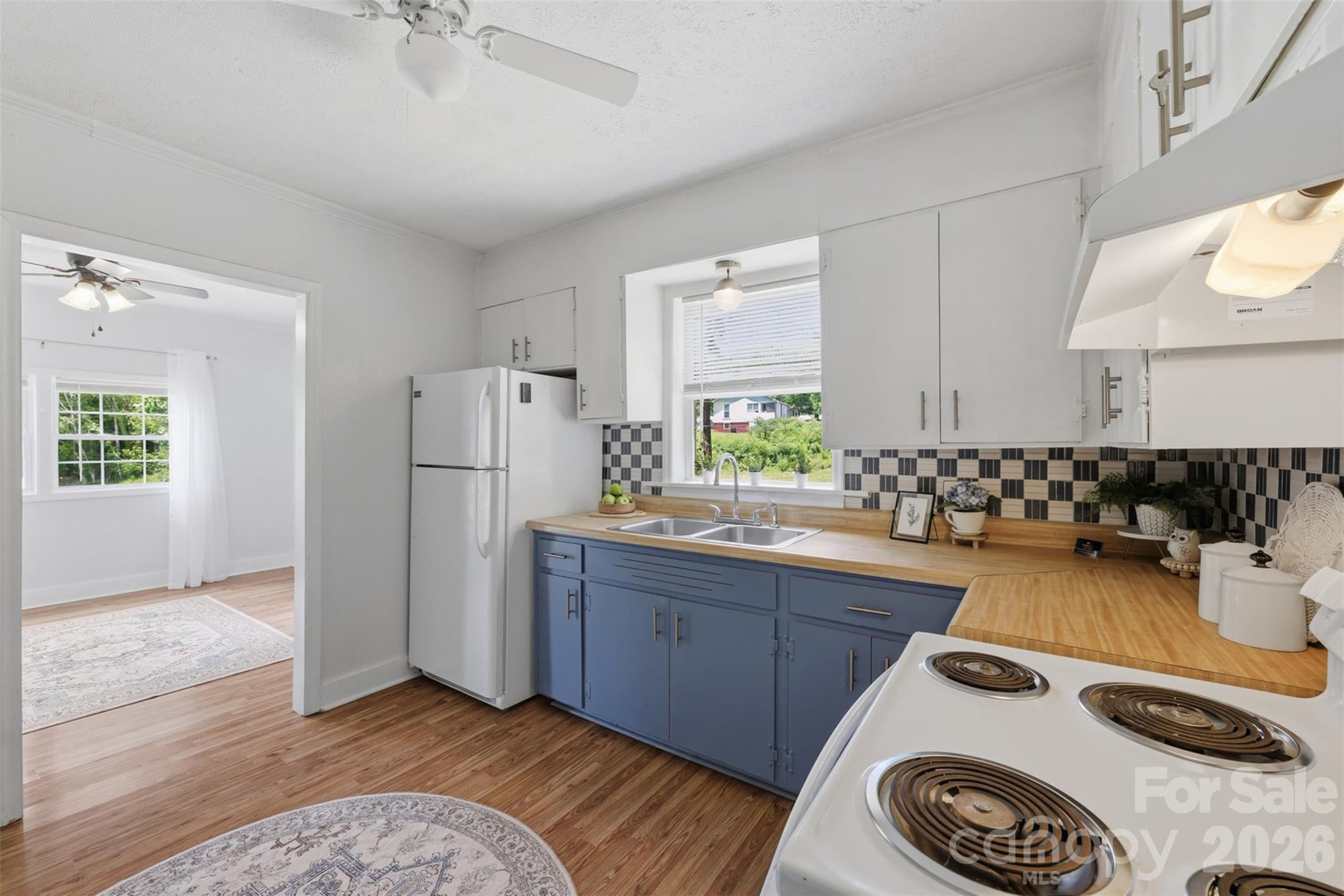 1320 Tom Fox Street — Morganton