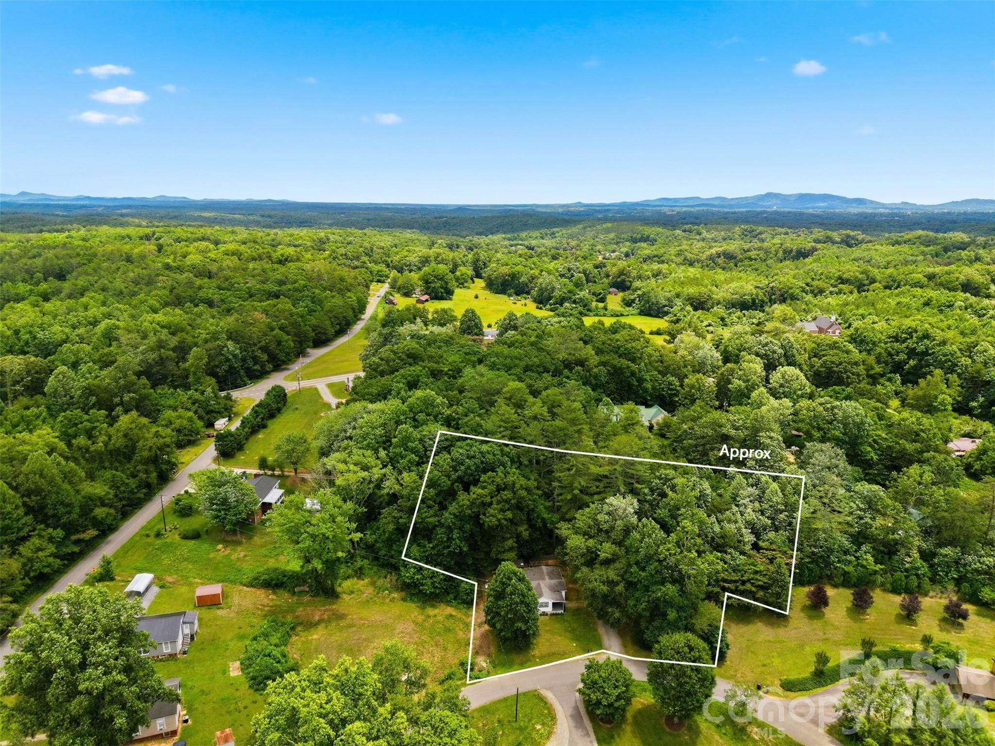 1320 Tom Fox Street — Morganton