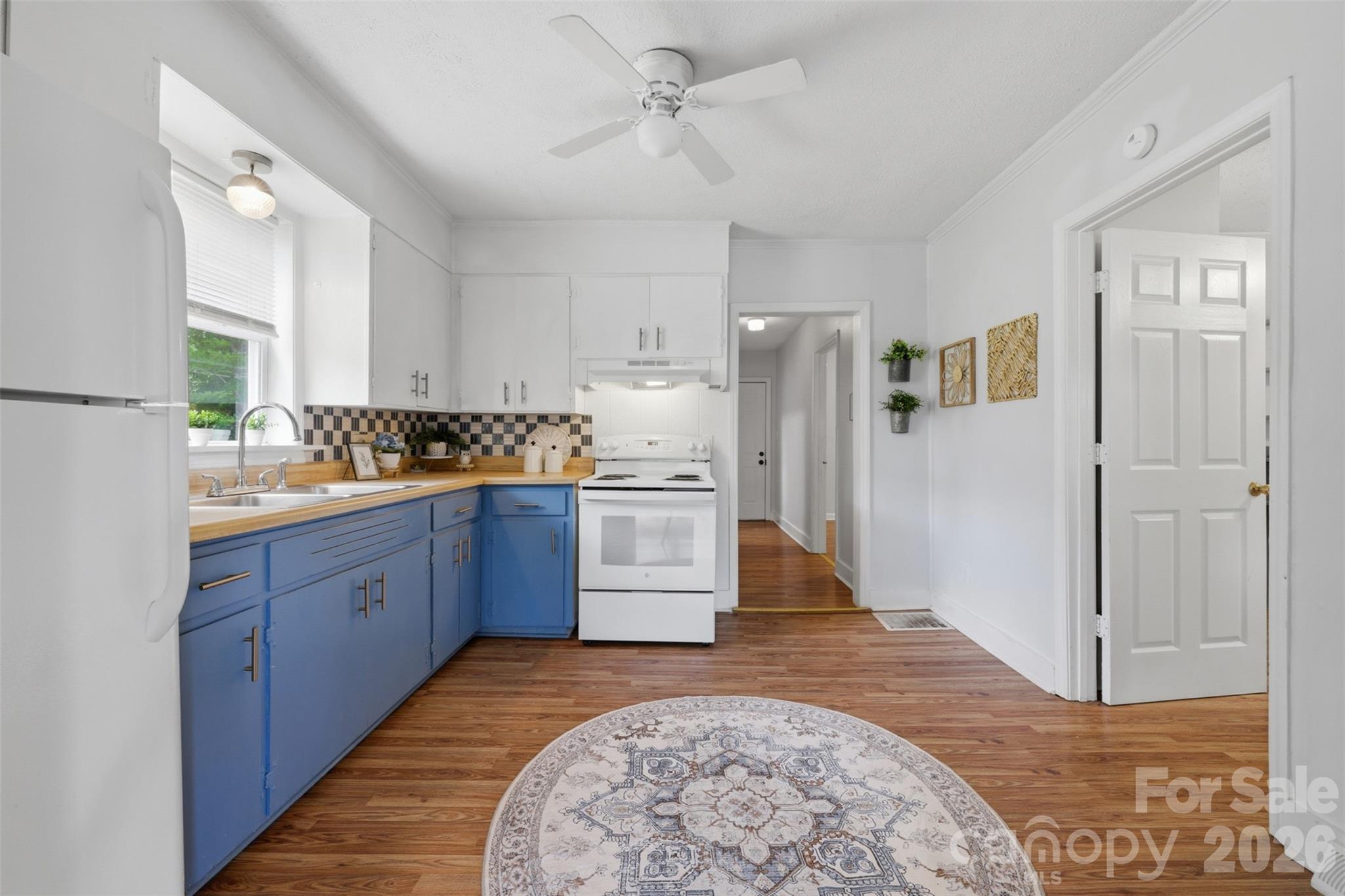 1320 Tom Fox Street — Morganton