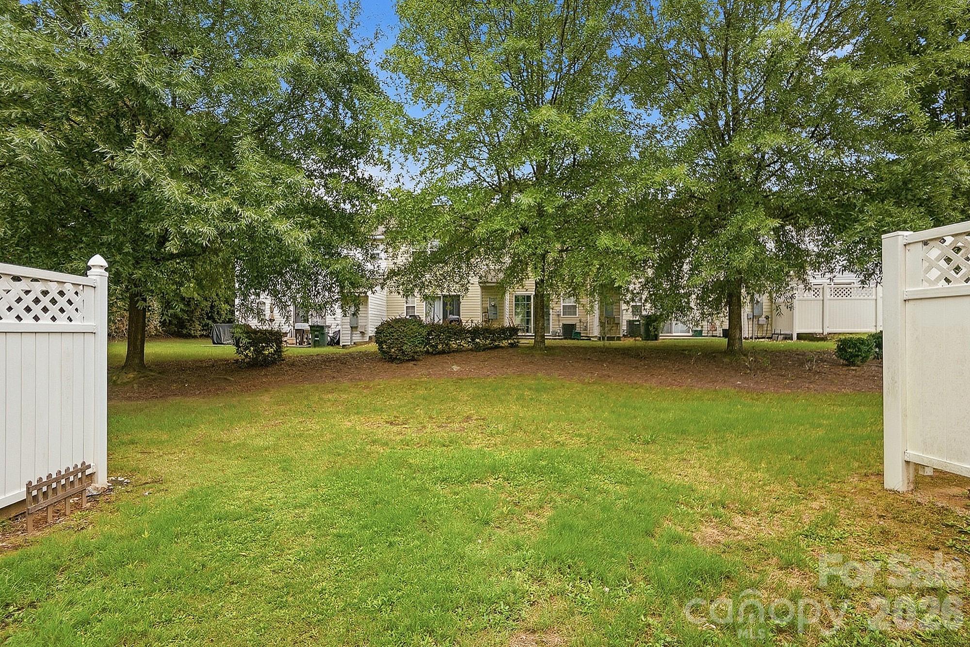 10618 Pointed Leaf Court — Charlotte