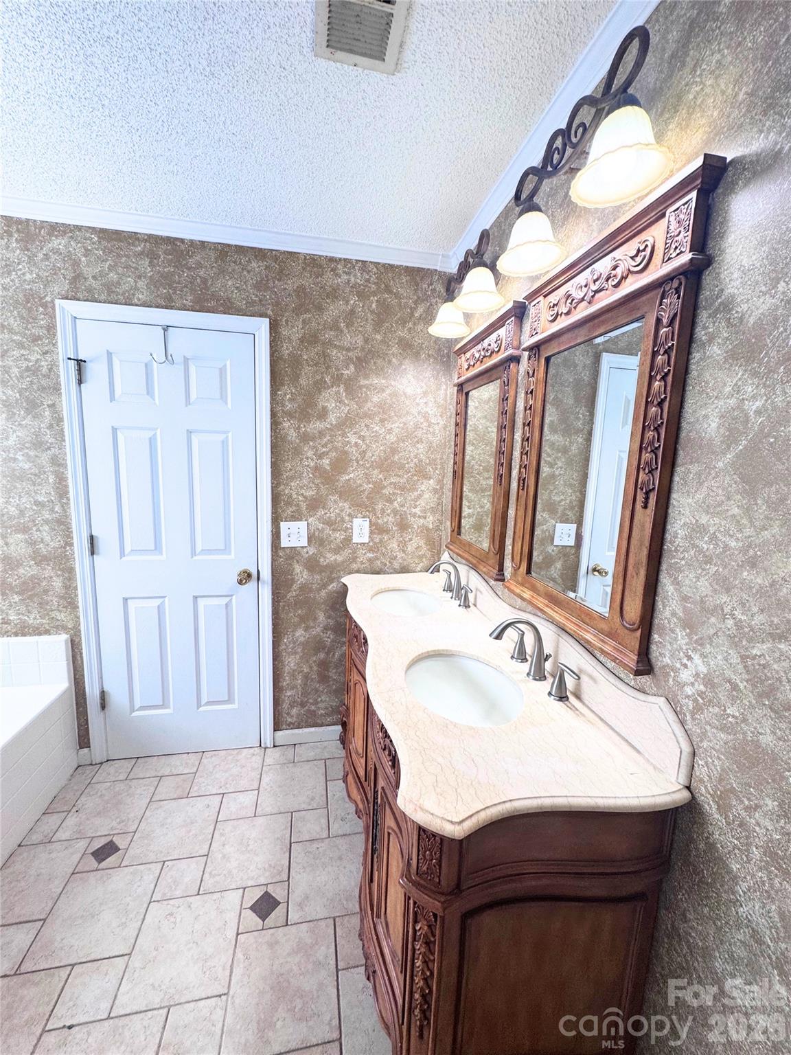 8082 Long Shadow Lane — Charleston